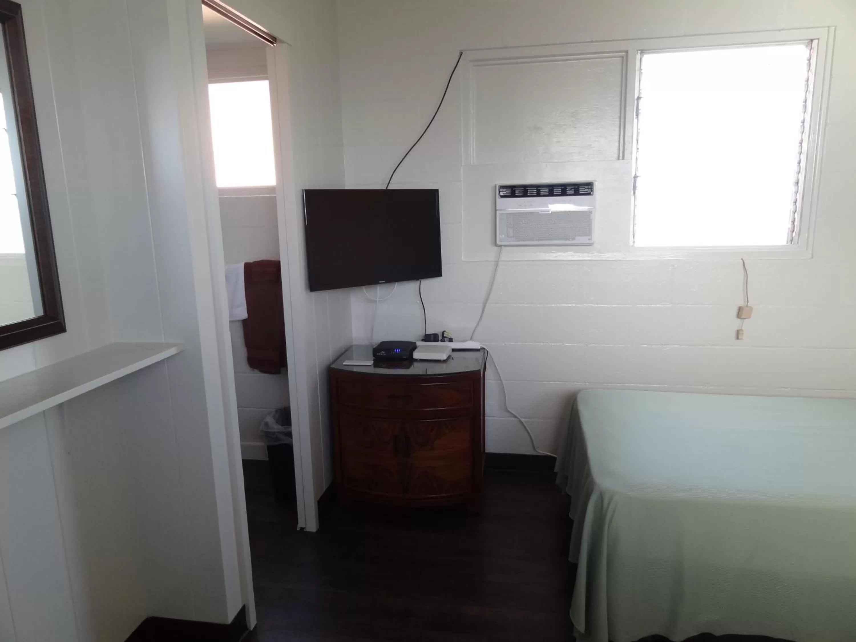 Bed in Tip Top Motel