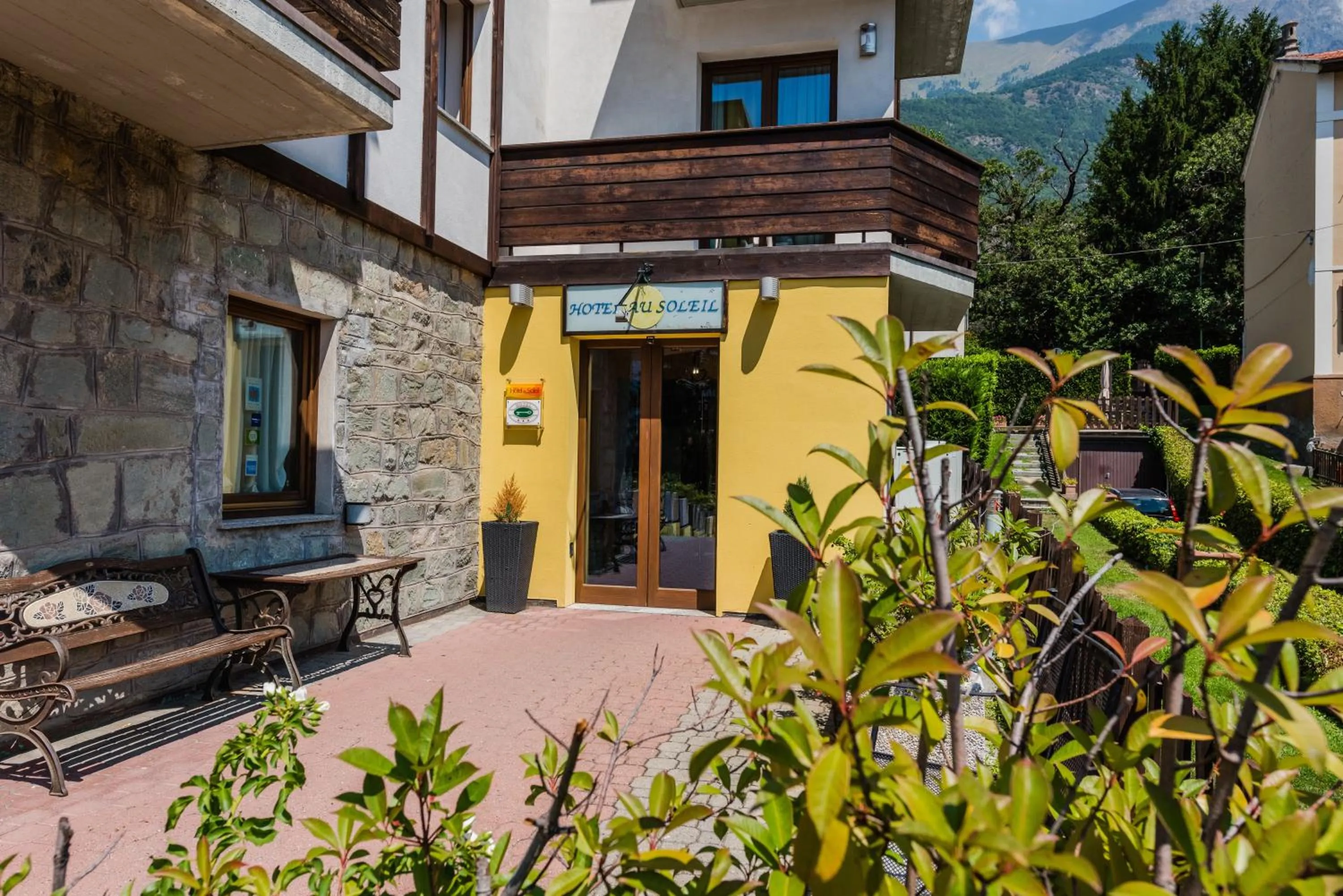 Property building in Hotel Au Soleil