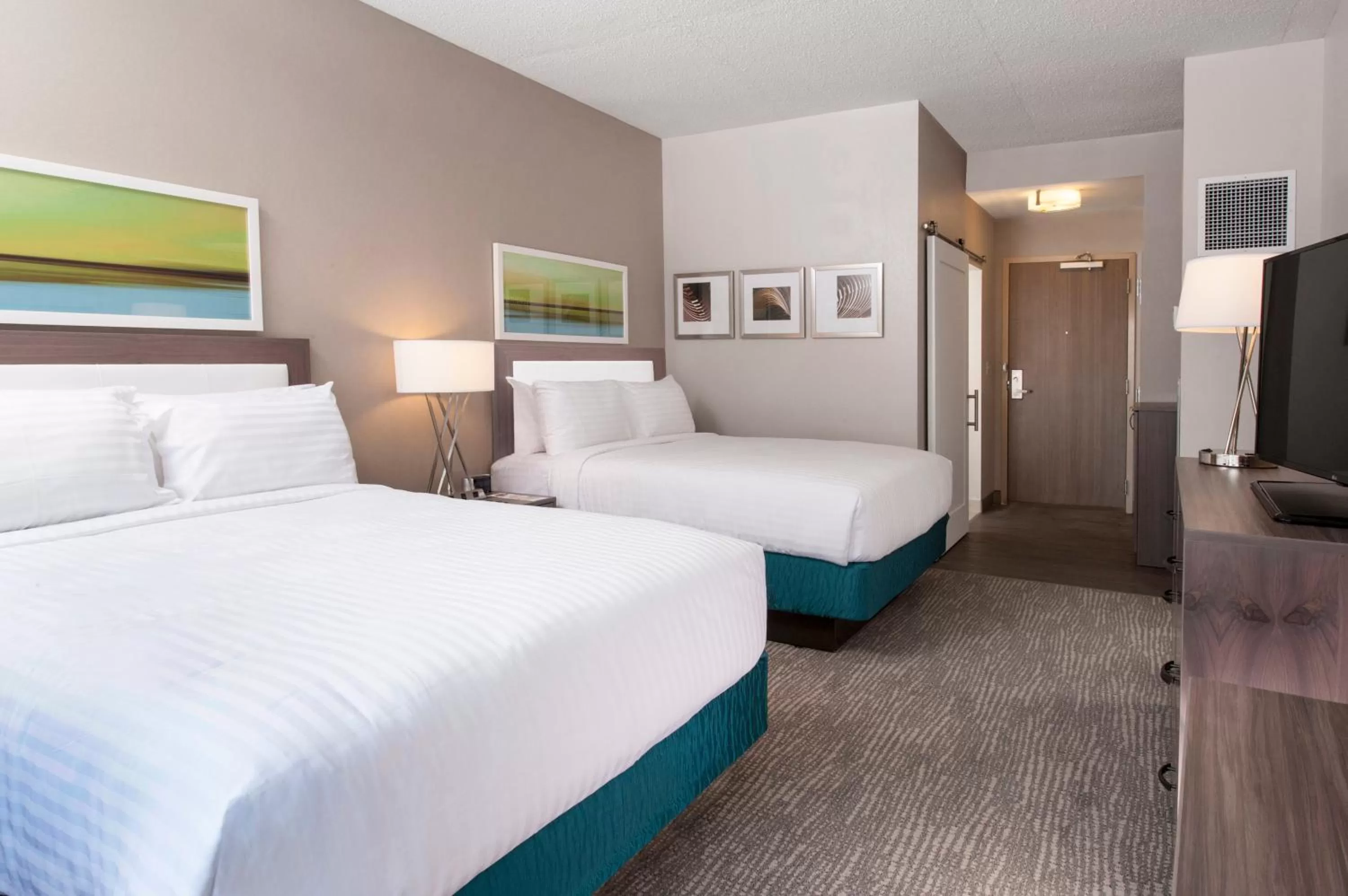 Photo of the whole room, Bed in Holiday Inn Cleveland Clinic by IHG