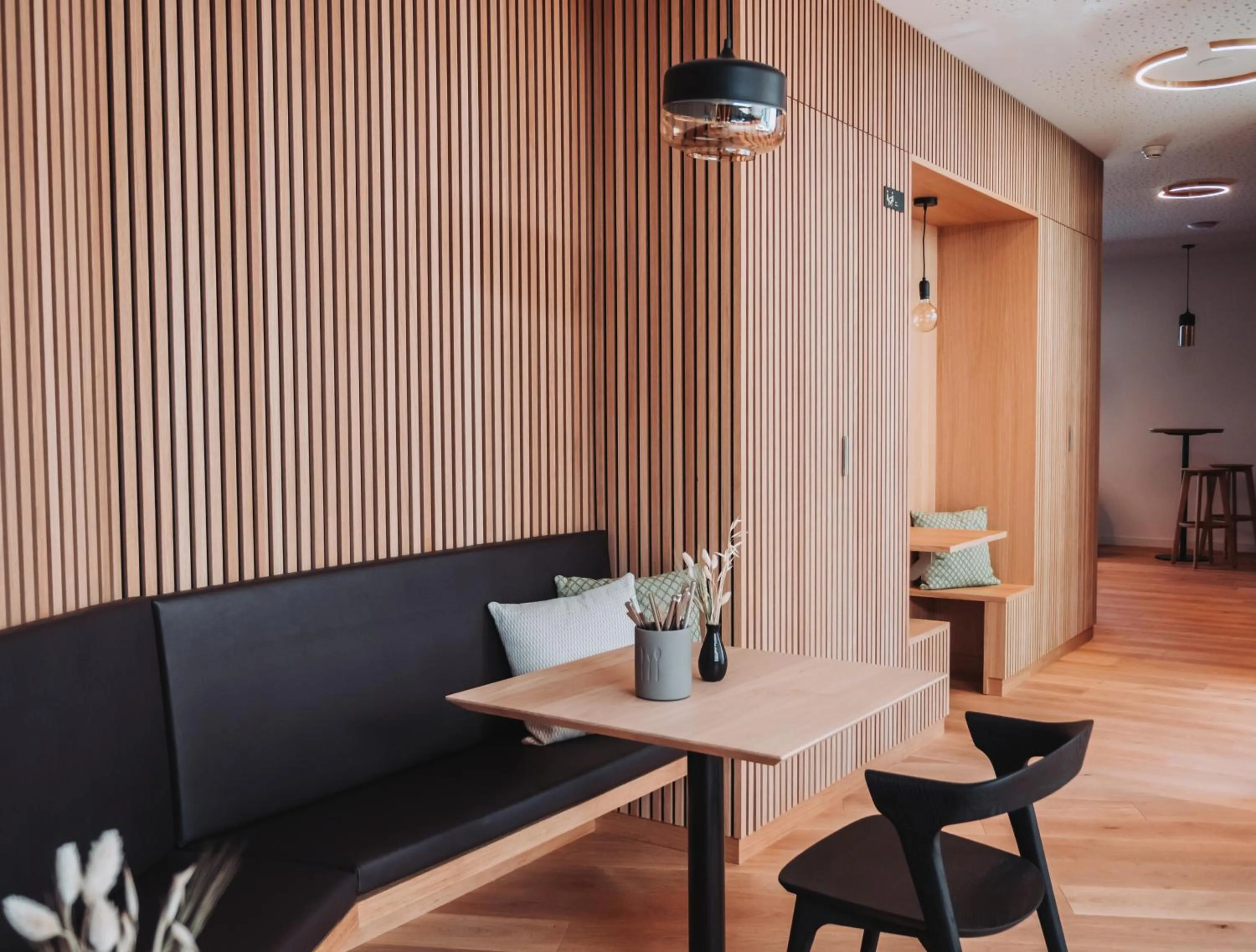 Restaurant/places to eat in Montreux Youth Hostel