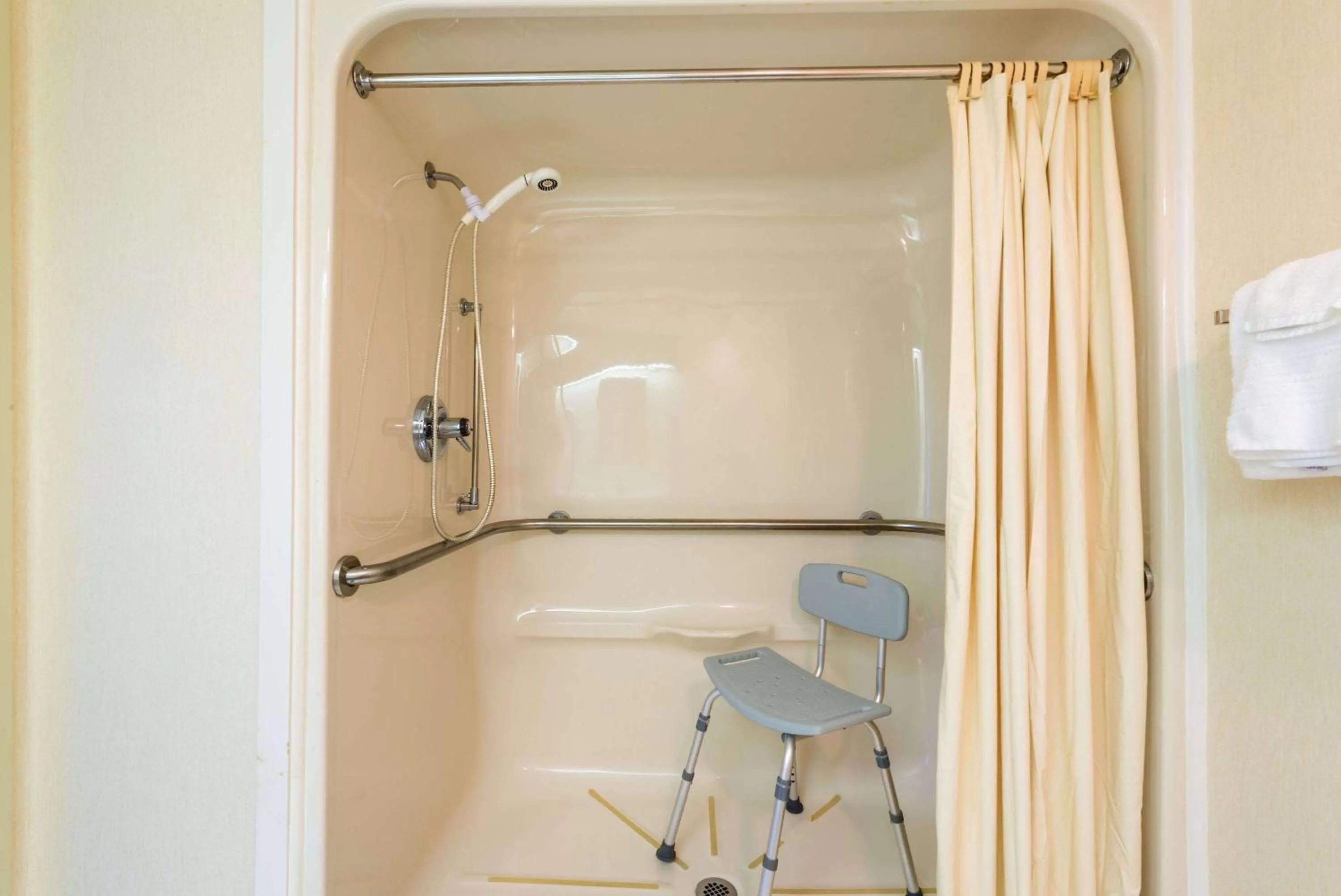 Photo of the whole room in Days Inn by Wyndham Yadkinville