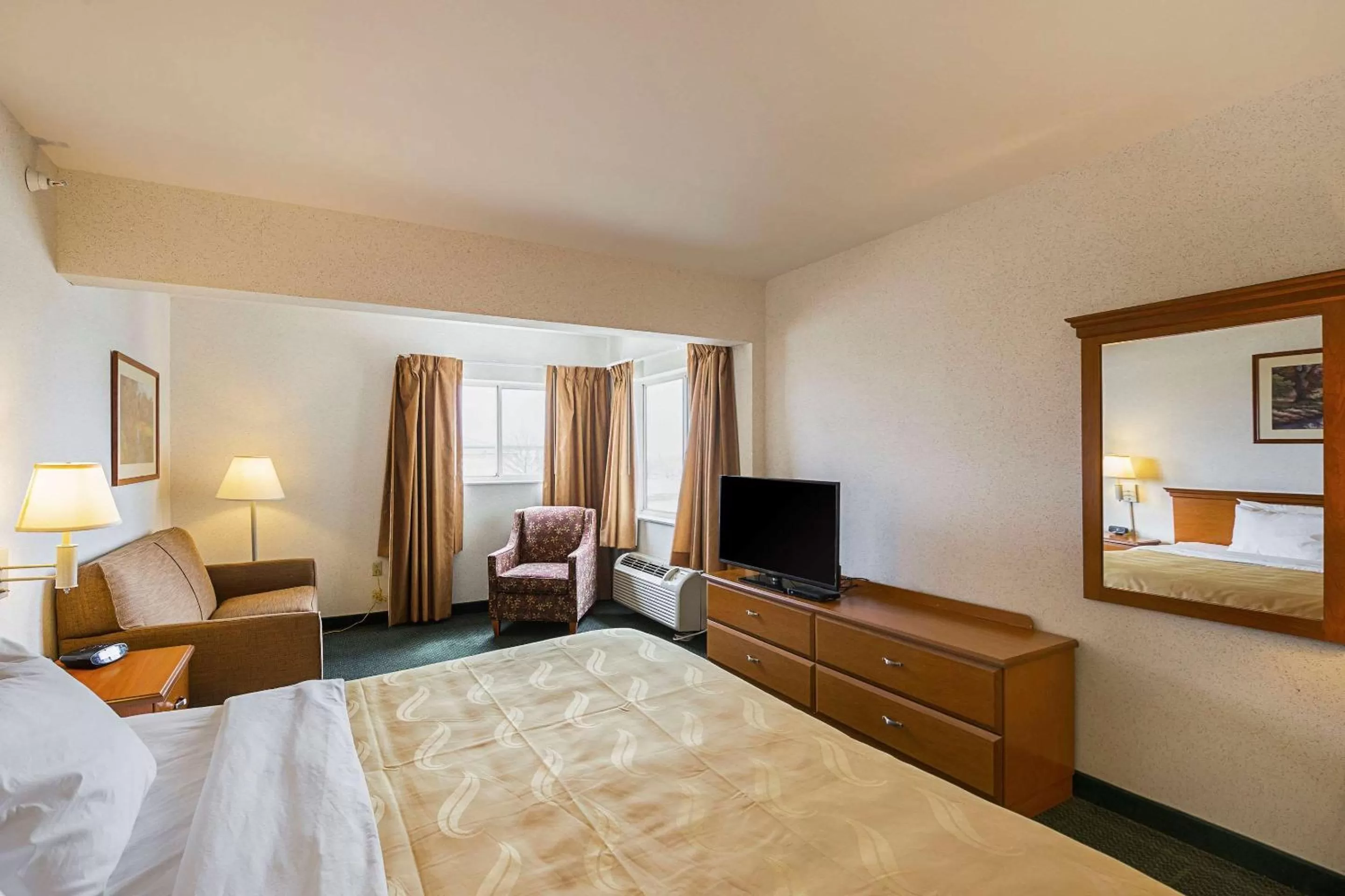 Photo of the whole room, Bed in Quality Inn & Suites Belmont - Platteville