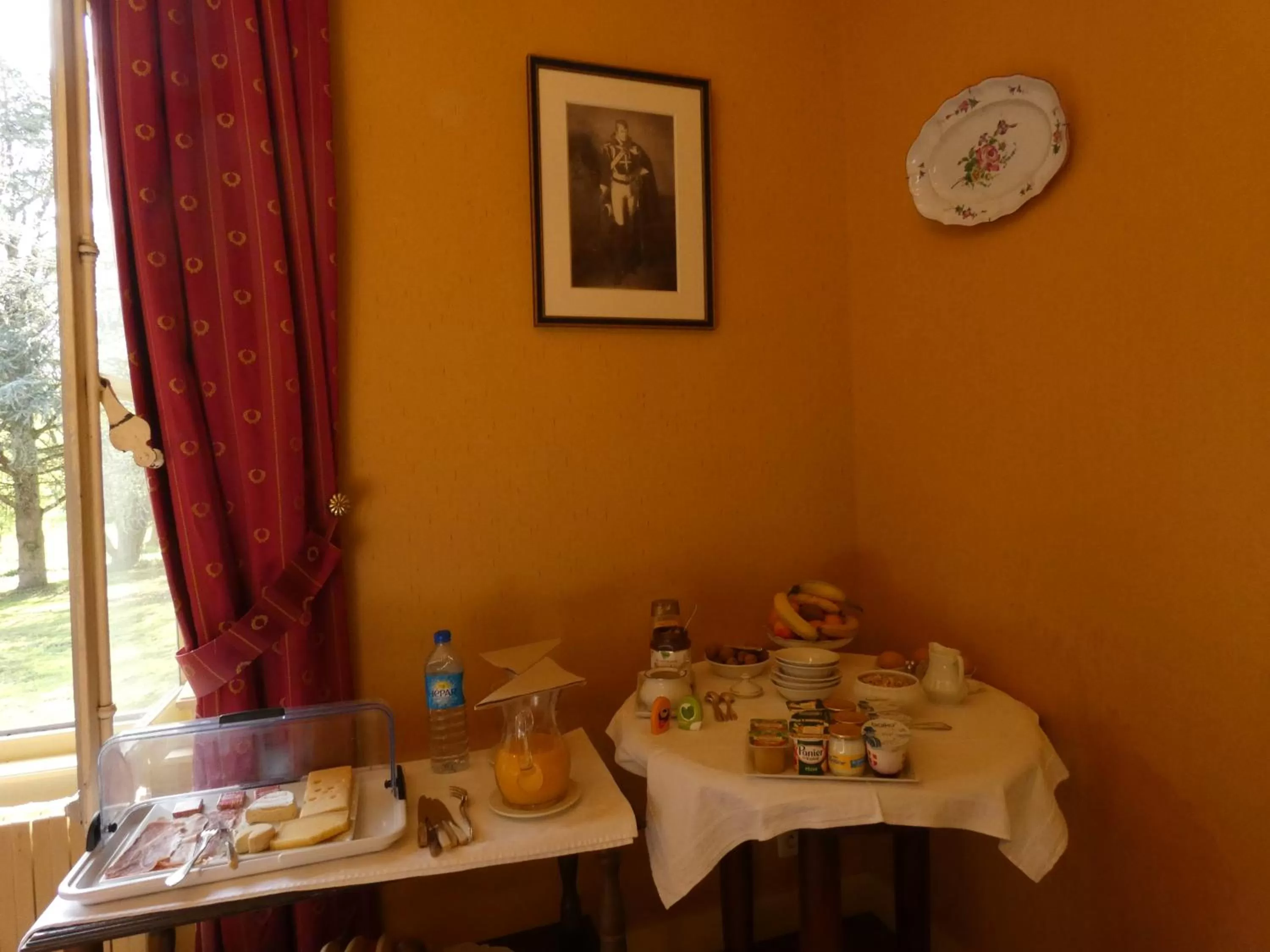 Breakfast in Hôtel des 4 continents - Le Mans