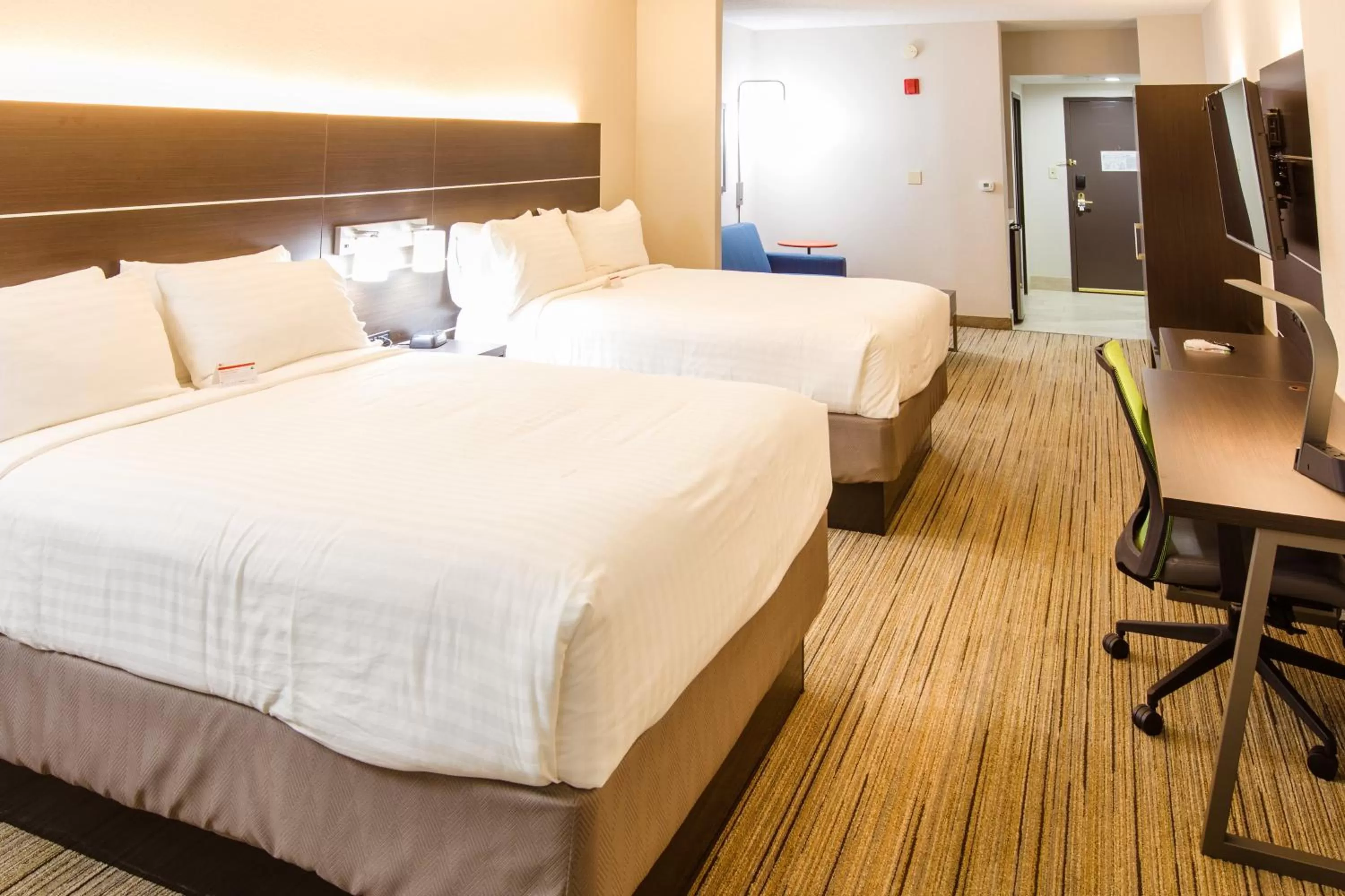 Photo of the whole room, Bed in Holiday Inn Express Hotel & Suites Harriman by IHG
