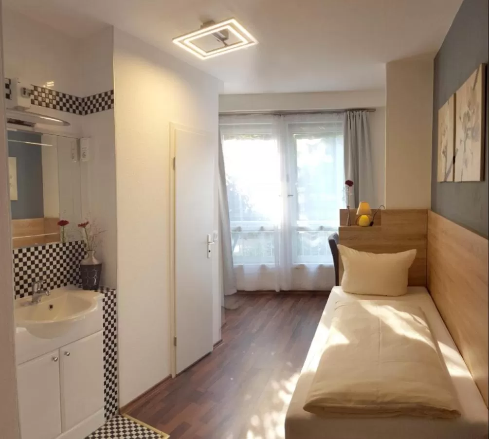 Photo of the whole room, Bed in BlnCty Hotel