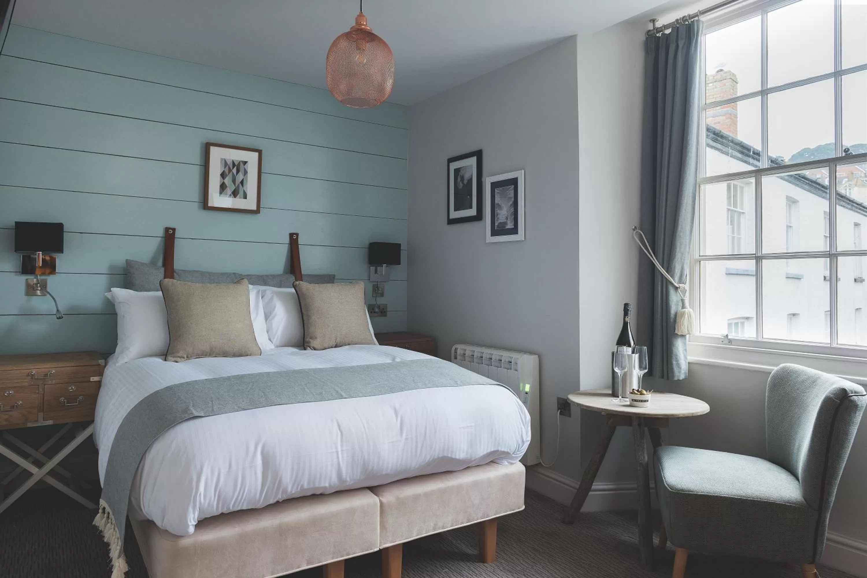 Photo of the whole room, Bed in Havener's