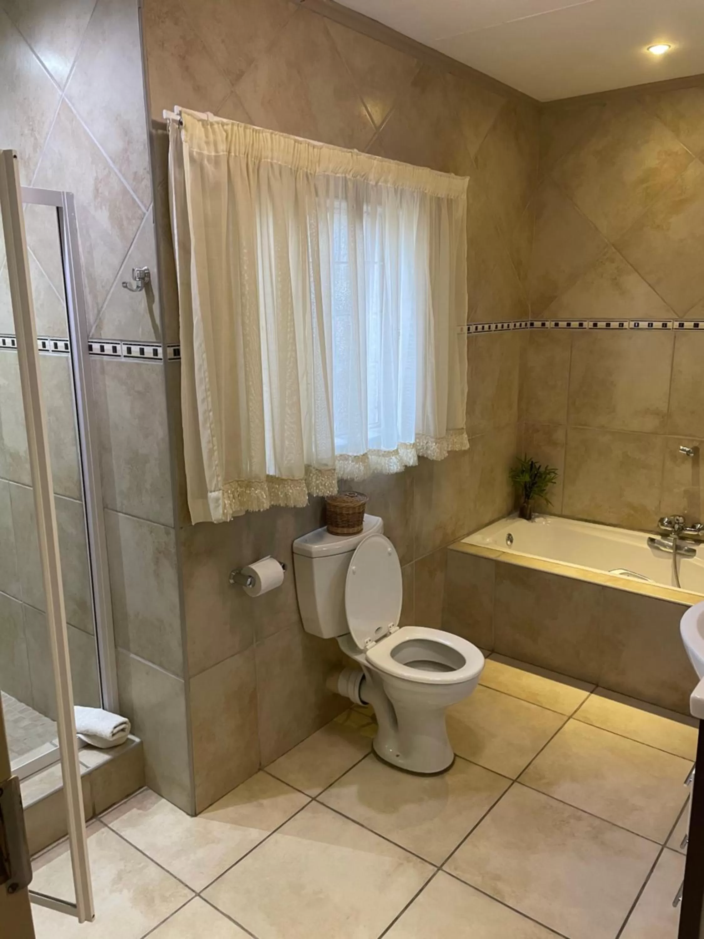 Bathroom in Rosscos Lodge