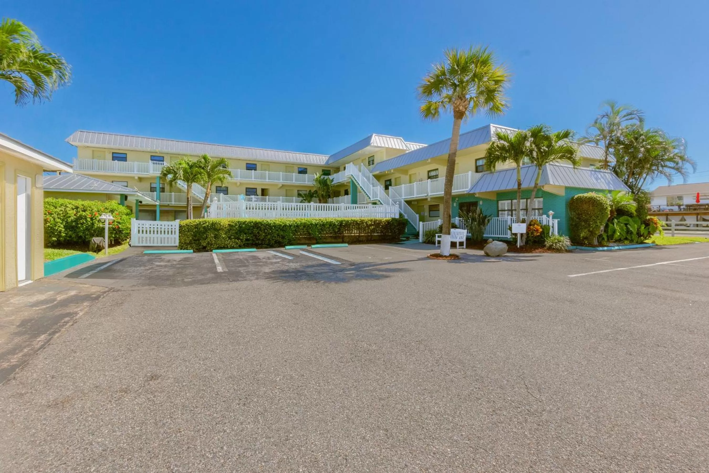 Property building in Tuckaway Shores Resort