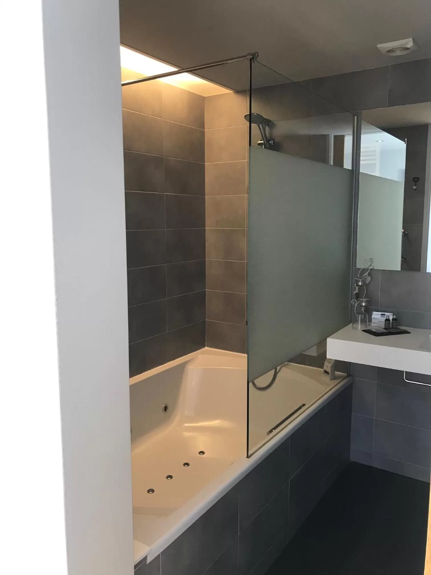 Bathroom in Hotelet Del Bac