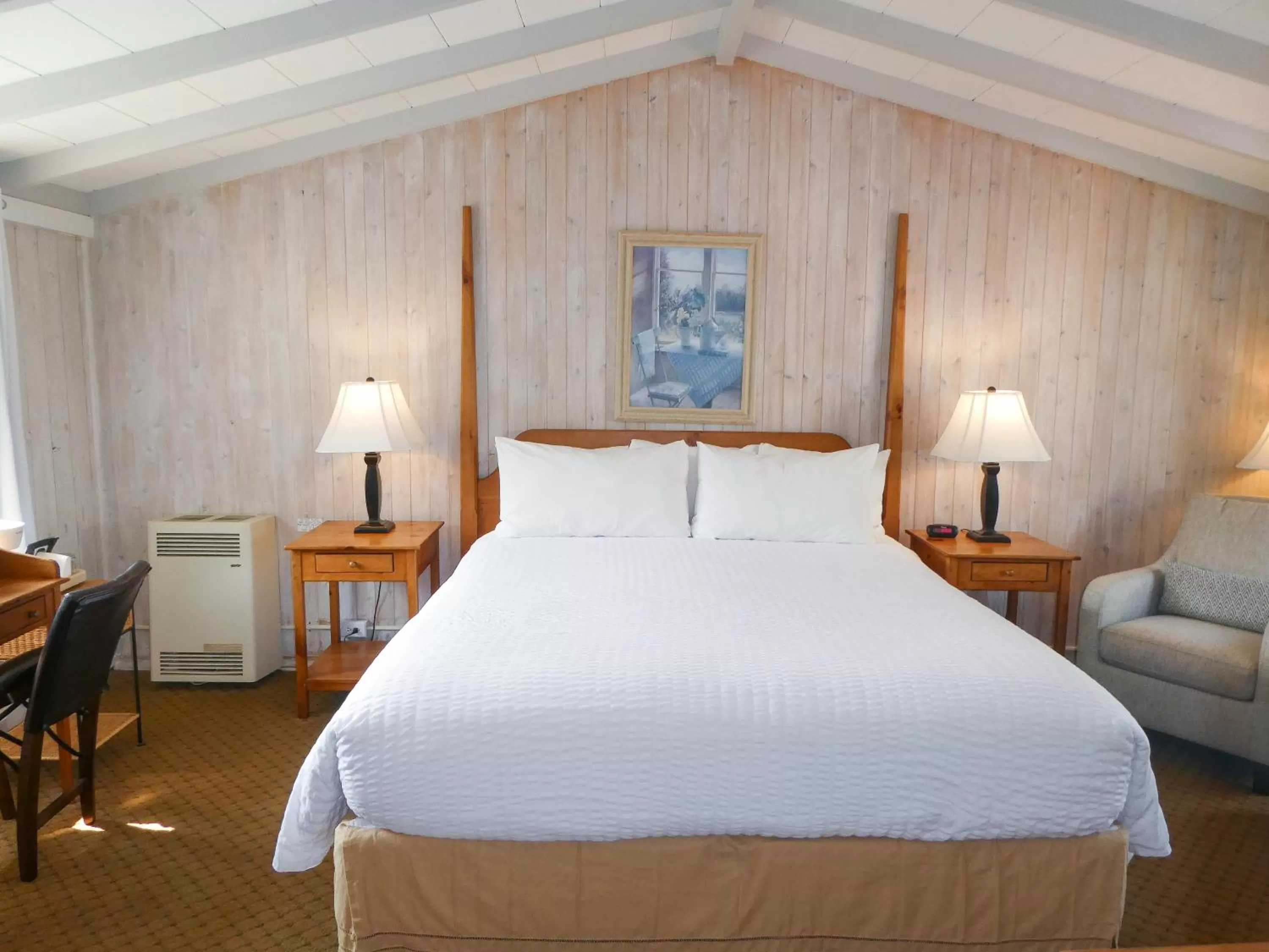 Scenic Room, 1 King in Carmel Fireplace Inn