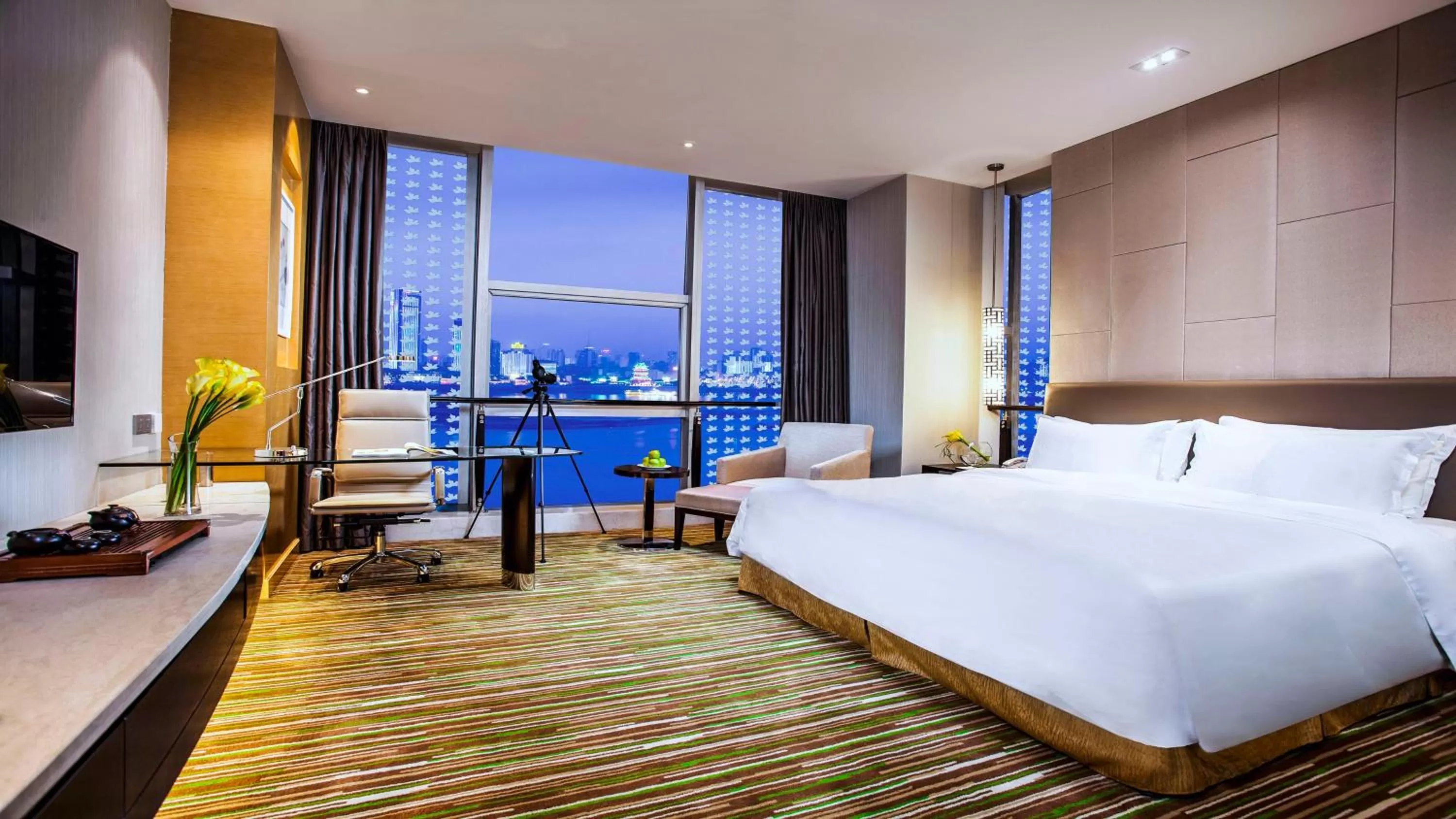 Photo of the whole room, Bed in Holiday Inn Nanchang Riverside by IHG