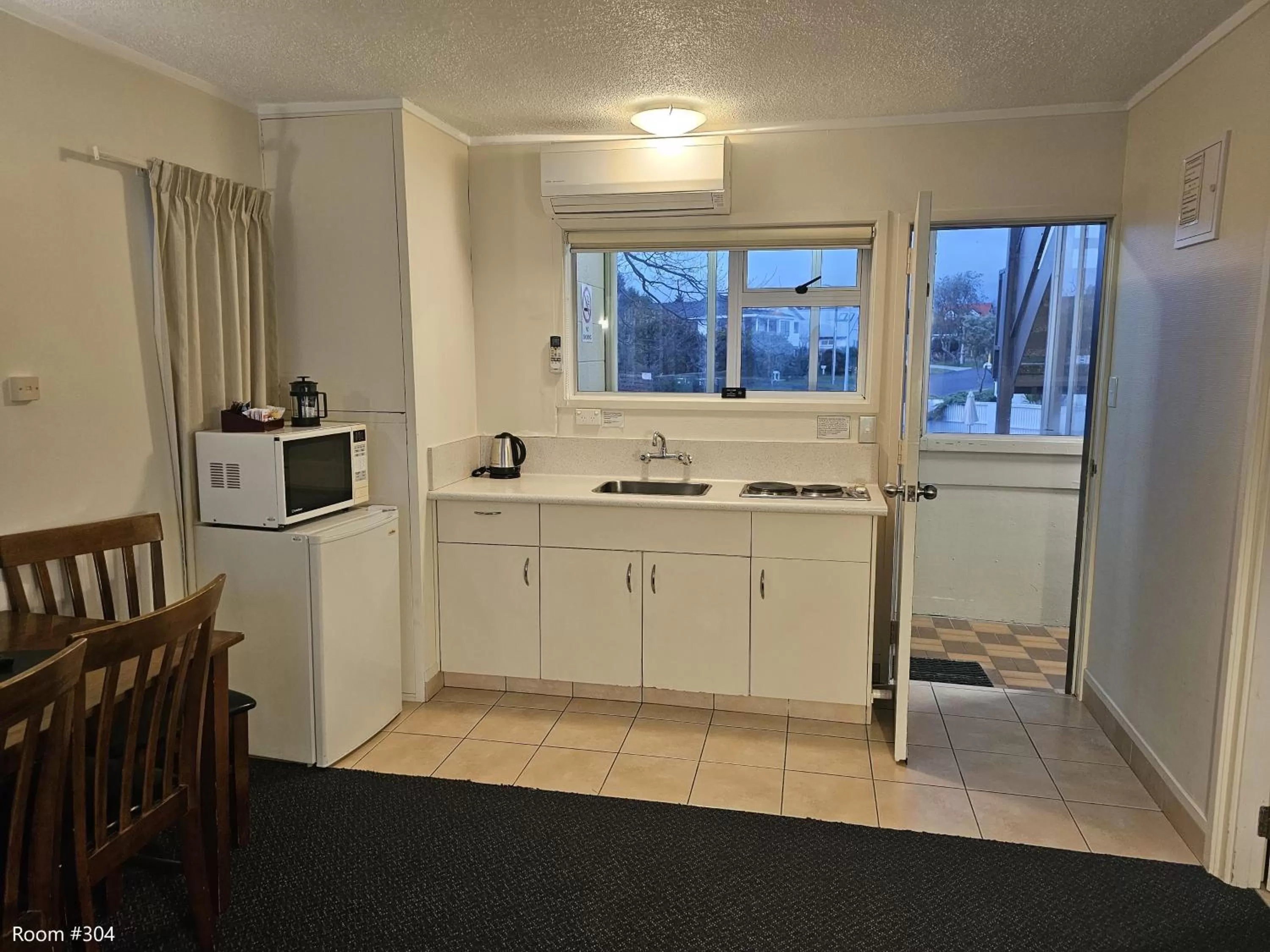 Kitchen or kitchenette in Tui Oaks Motel