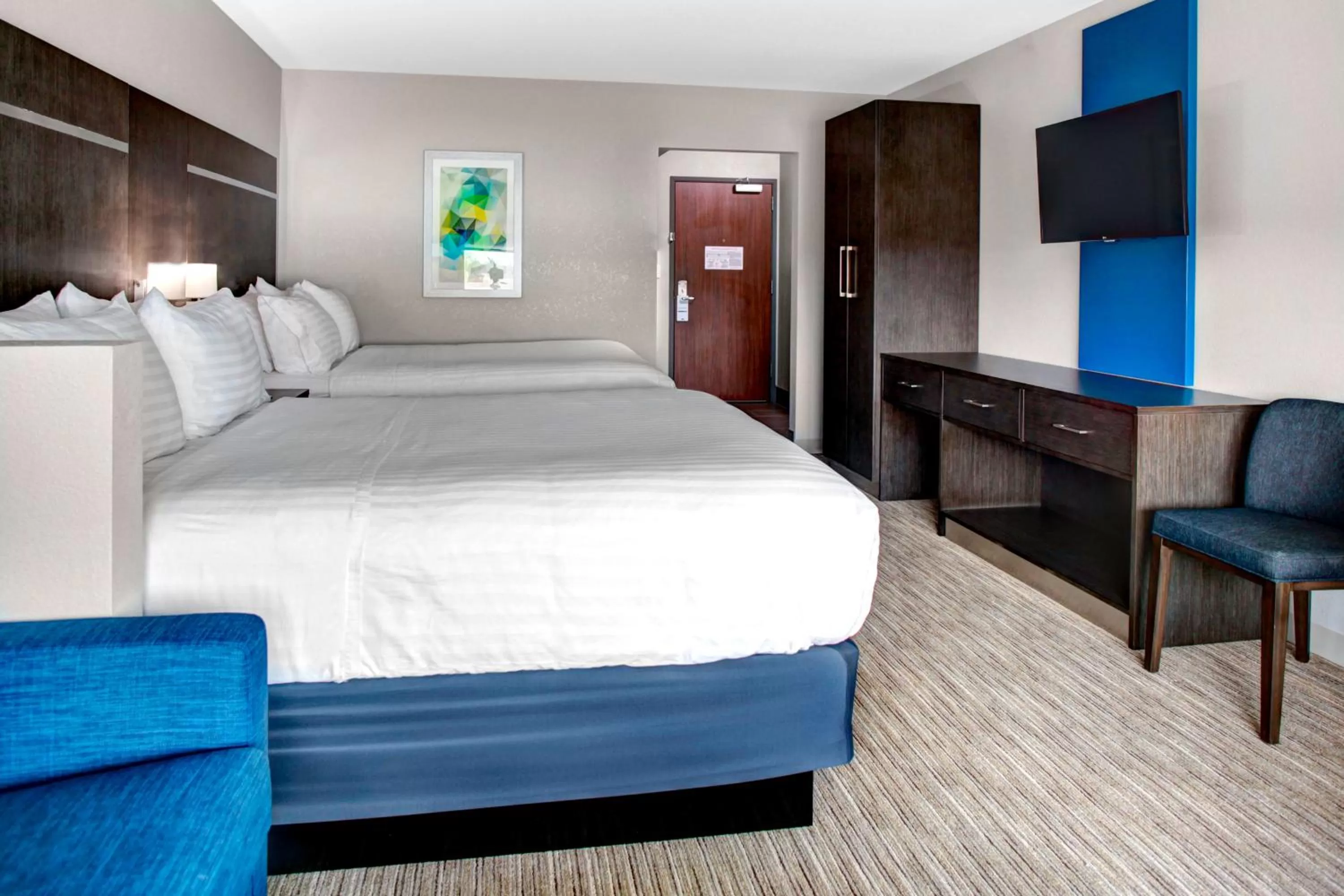 Photo of the whole room, Bed in Holiday Inn Express & Suites Coldwater by IHG