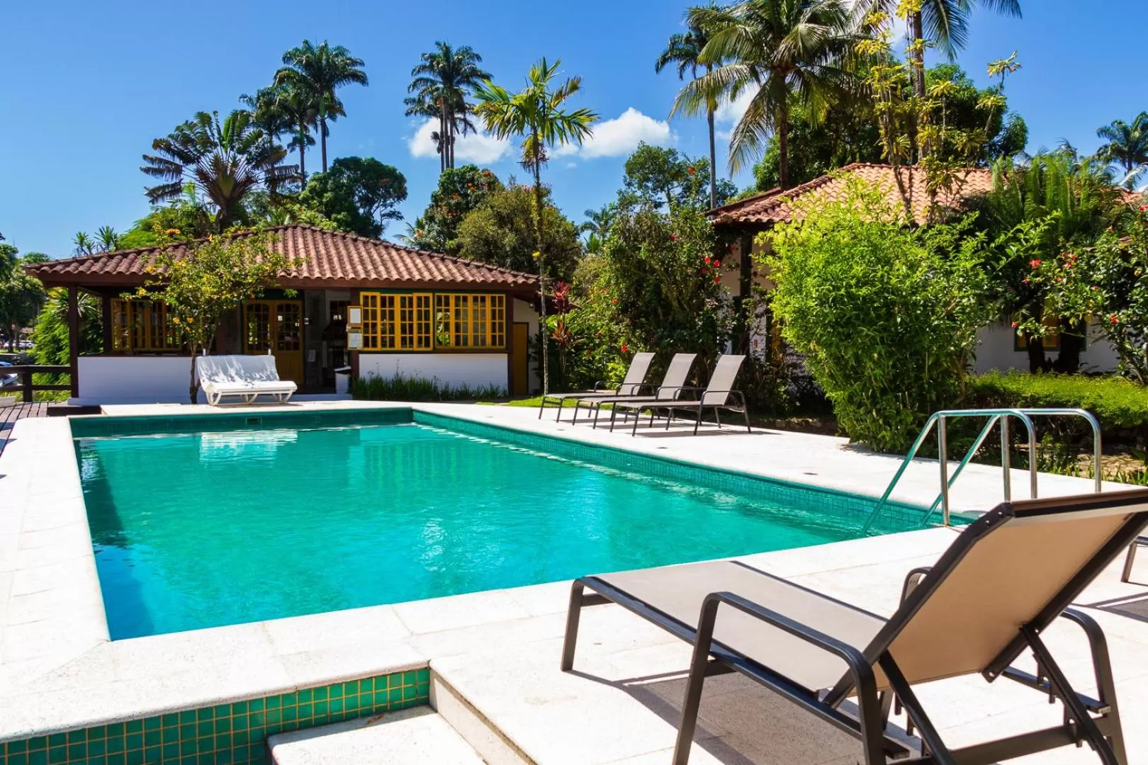 Swimming pool in Pousada Corsario Paraty