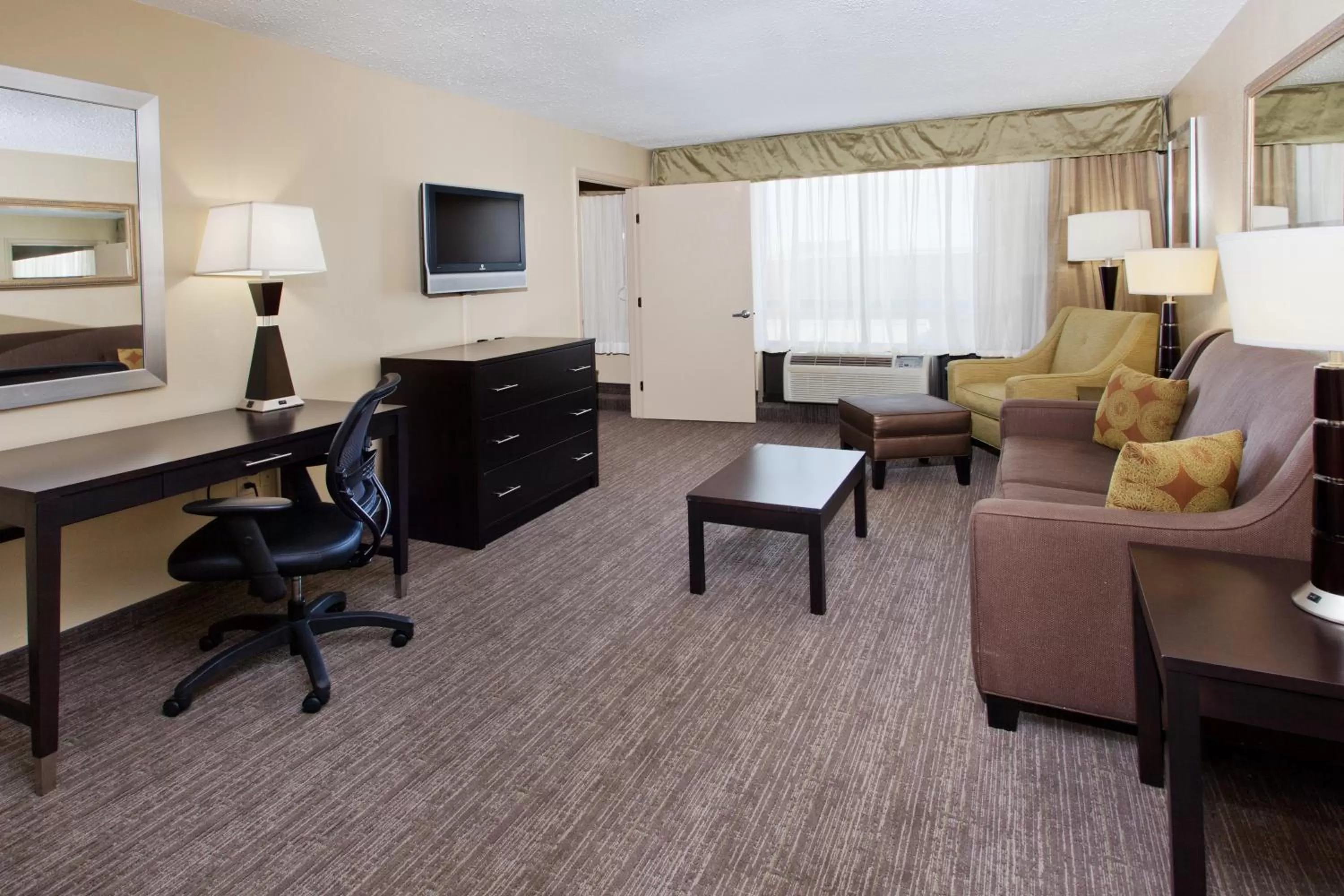Photo of the whole room in Holiday Inn Shreveport Downtown by IHG