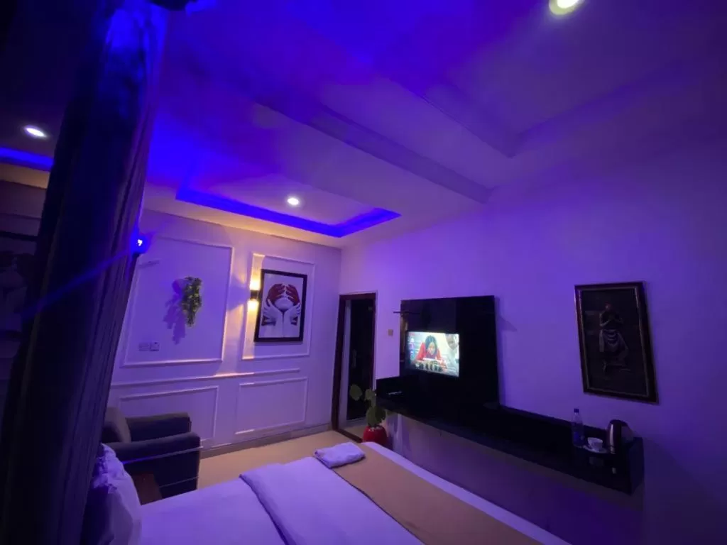 Evening entertainment, Bed in Palazzo Apartments