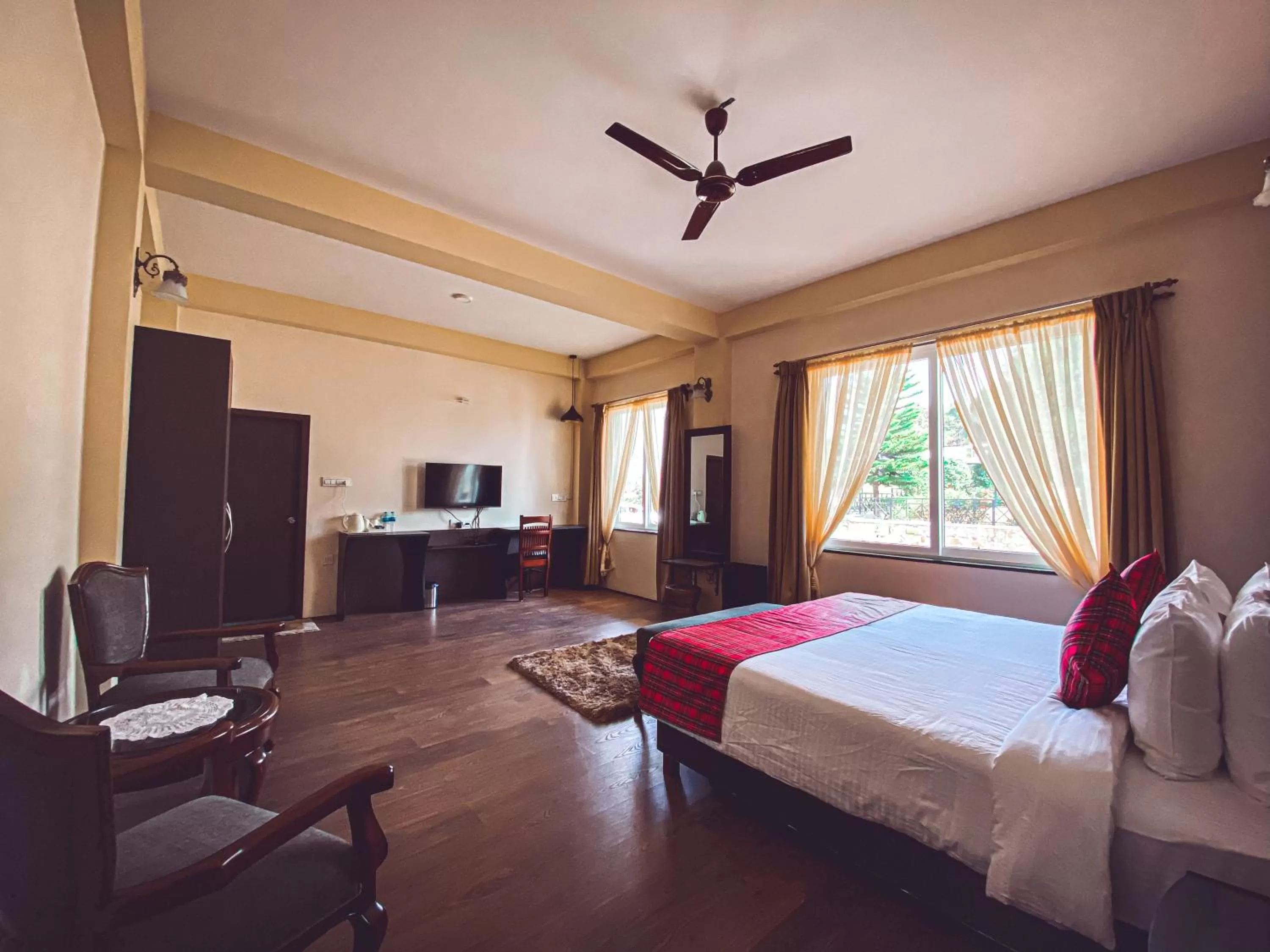 Photo of the whole room in Windermere Inn