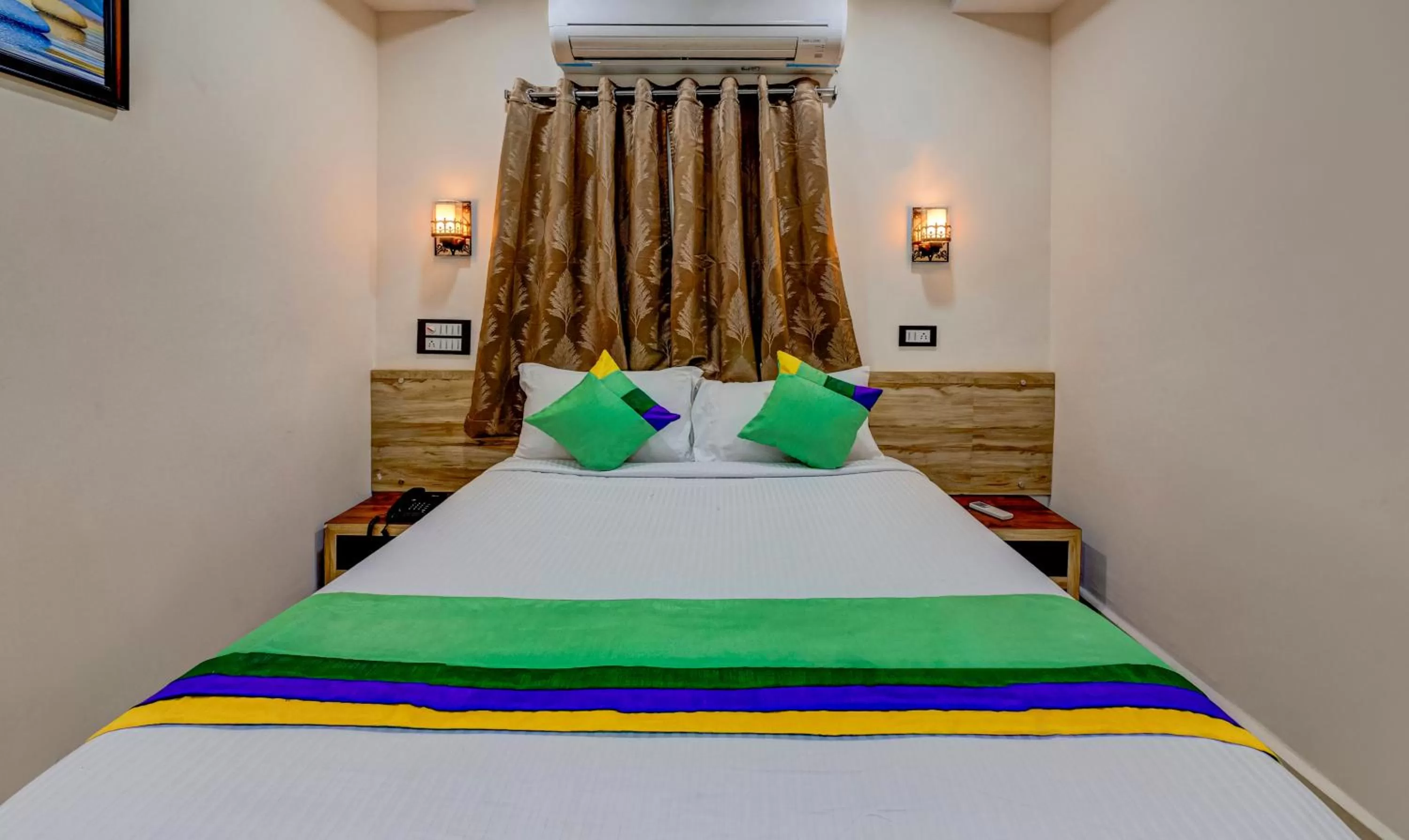 Bedroom, Bed in Treebo Seven Inn