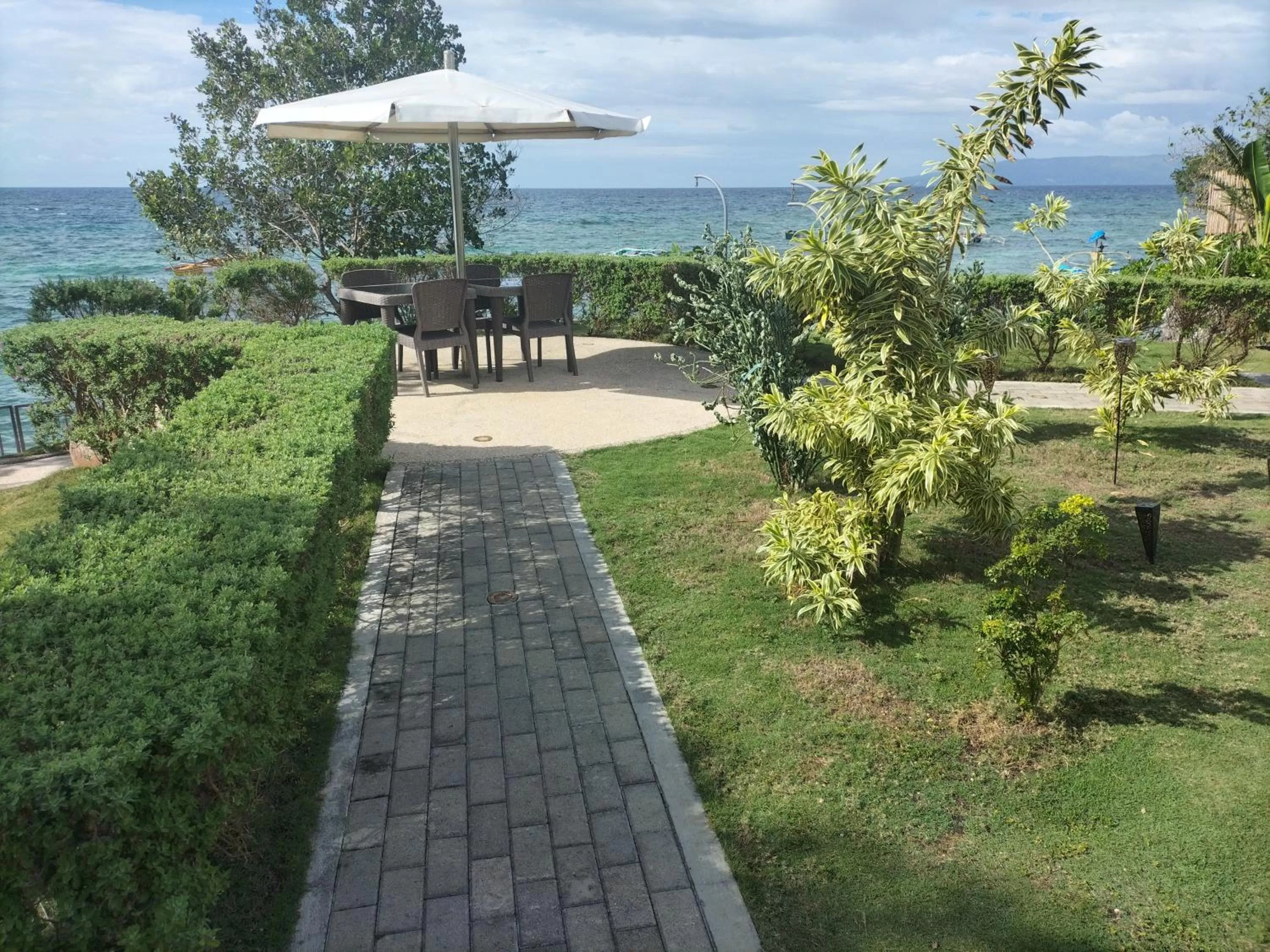 Garden in Panglao Sea Resort - Tangnan