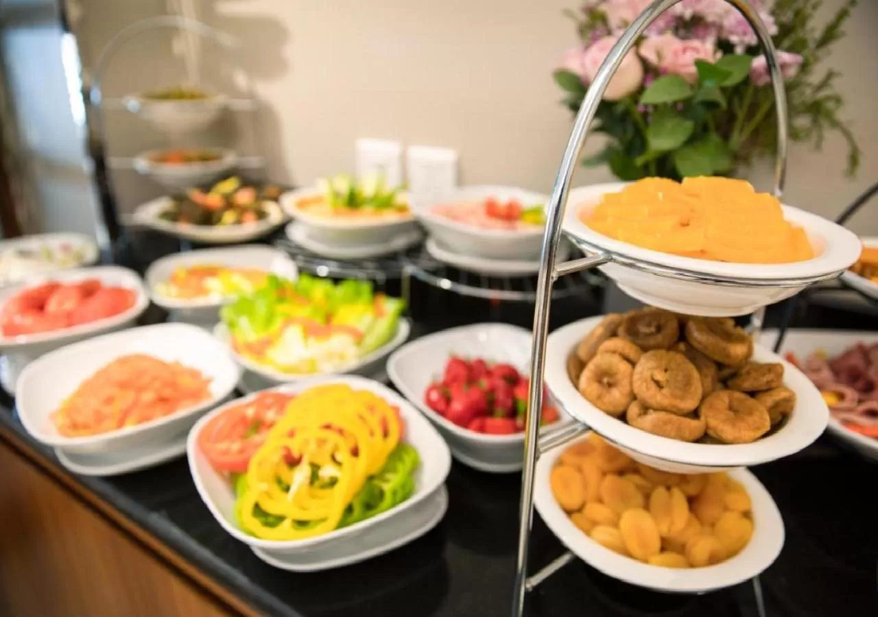 Restaurant/places to eat in شقق ارين المطار