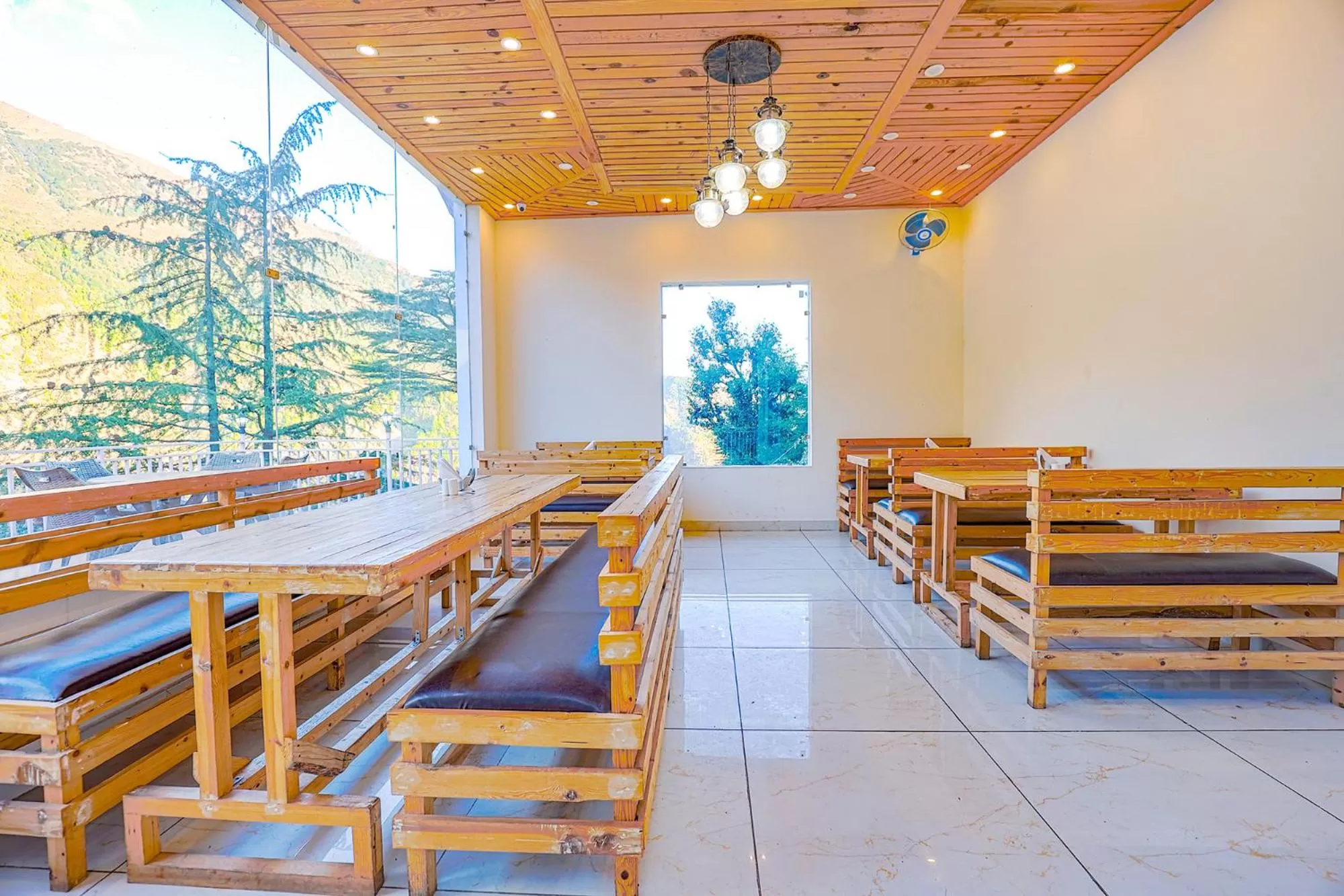 Restaurant/Places to Eat in FabHotel Green Origins