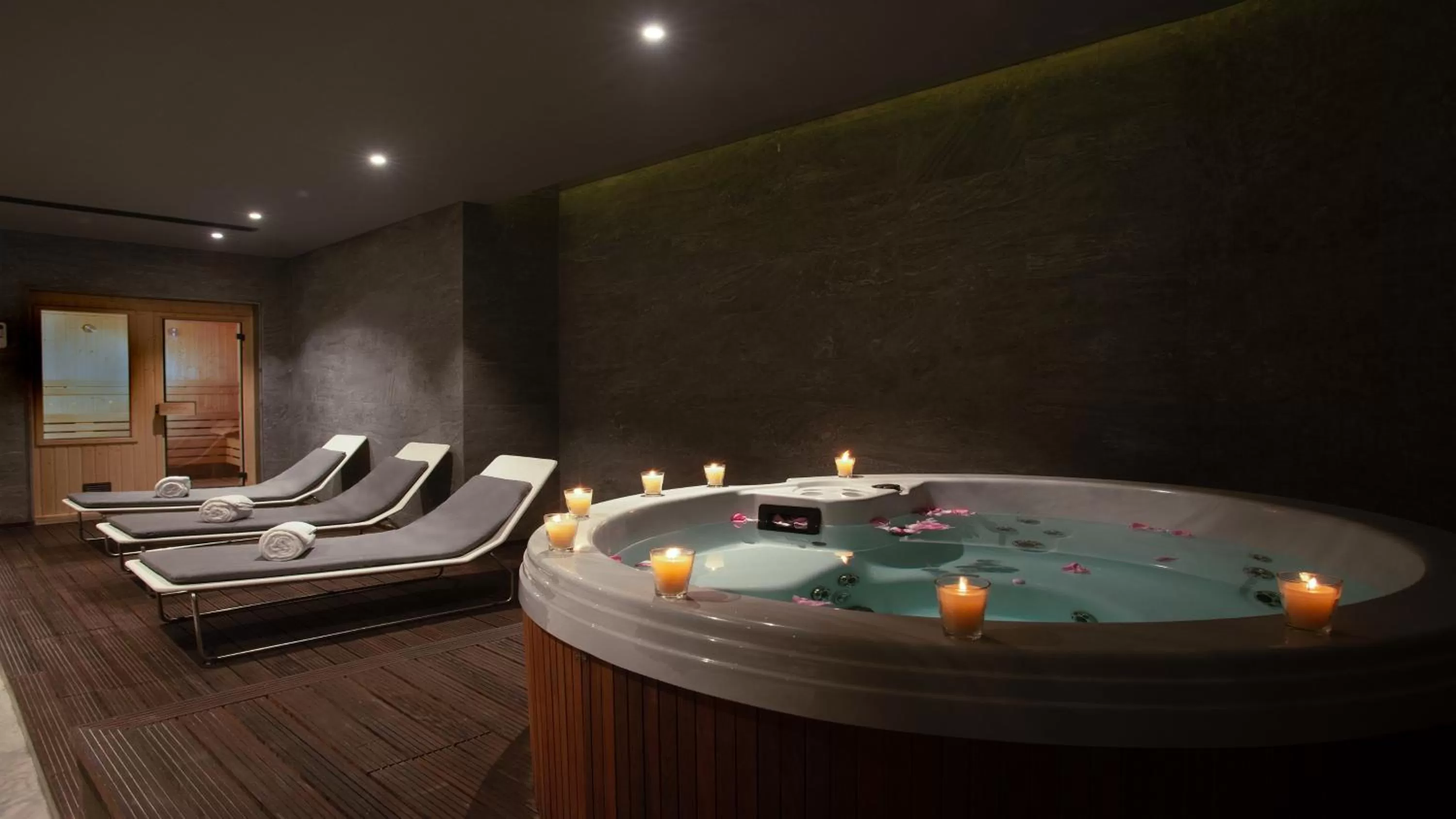 Swimming pool in InterContinental Cairo Semiramis by IHG