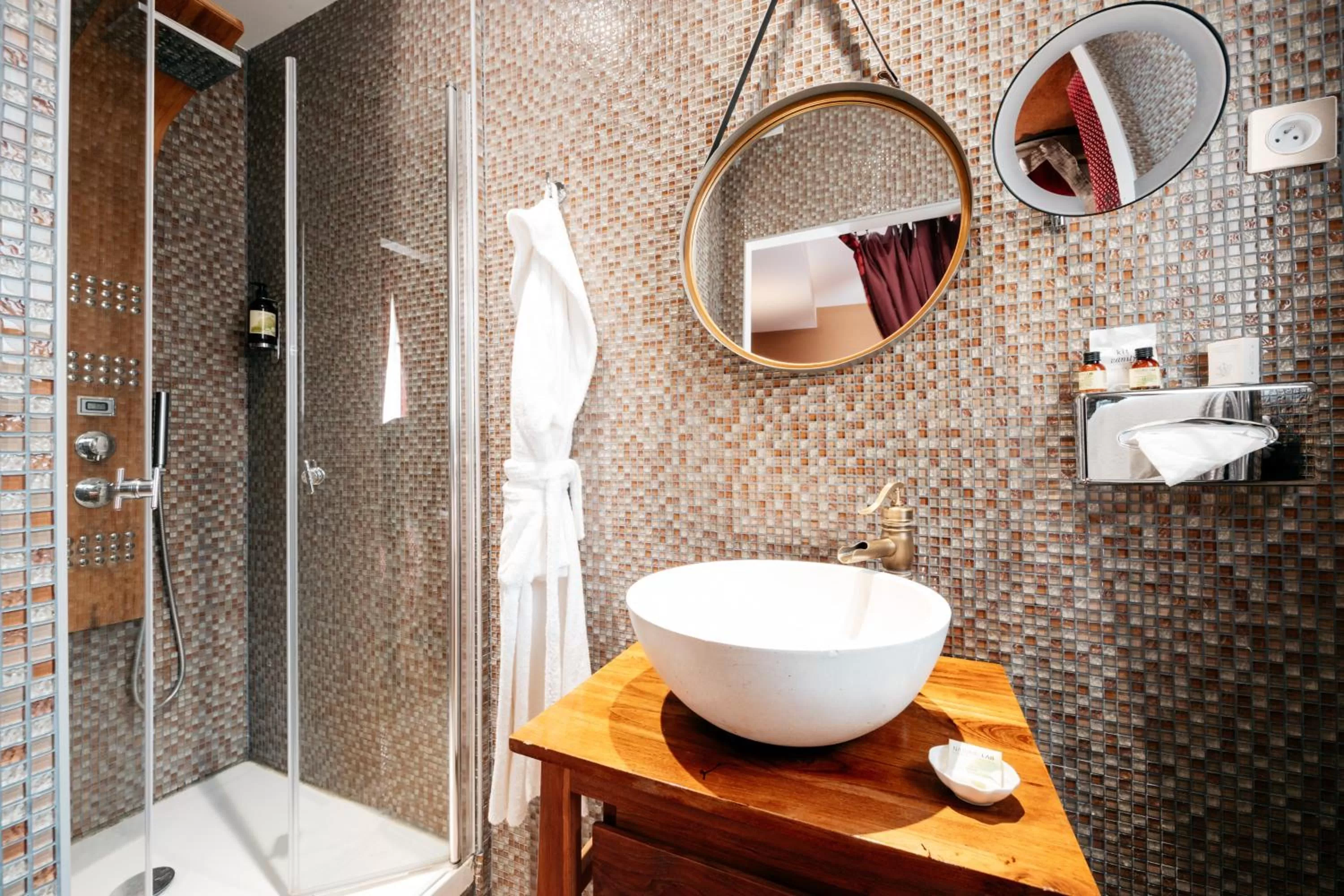 Bathroom in Le Temple De Jeanne