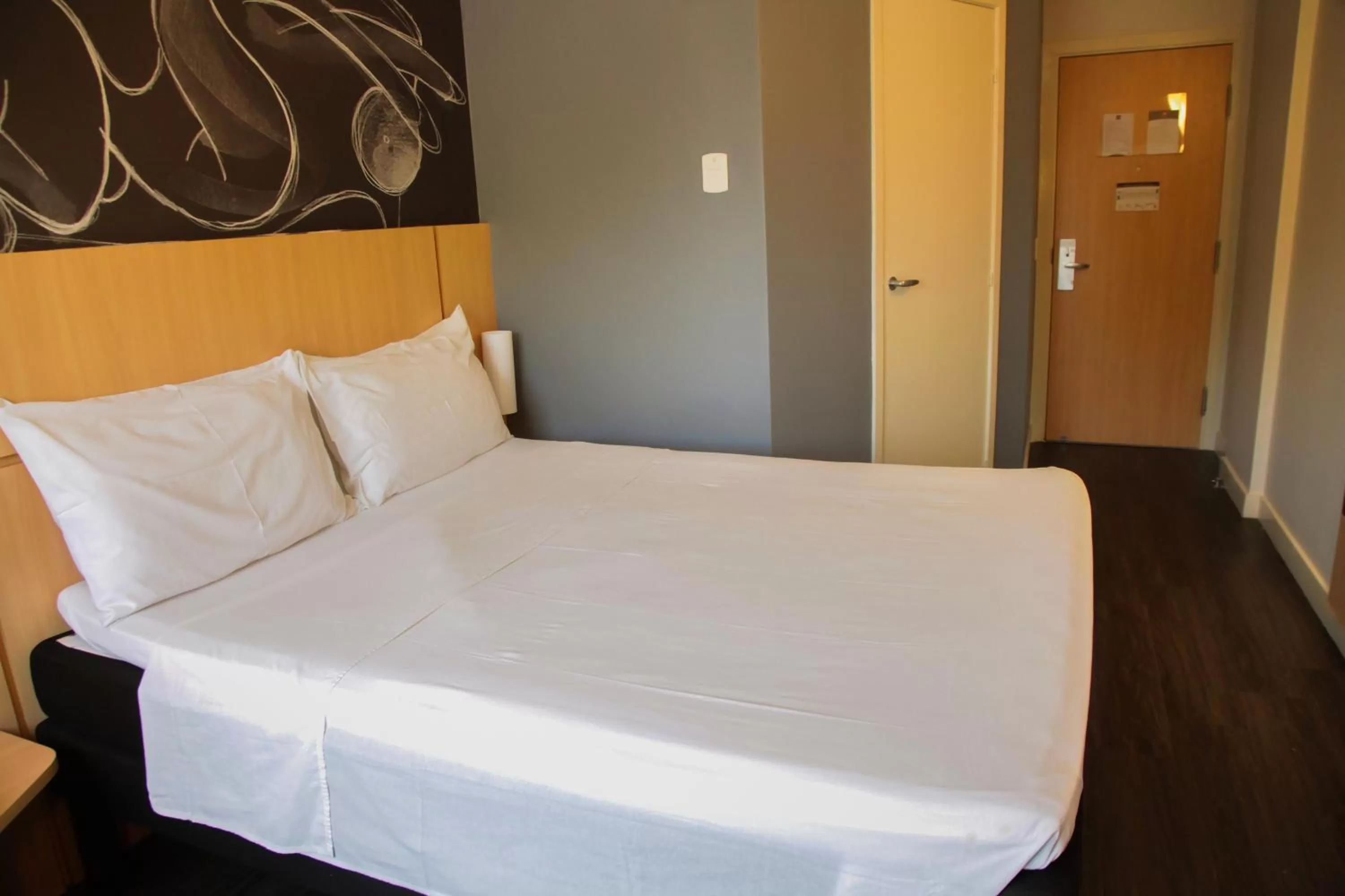 Photo of the whole room, Bed in Ibis Bacabal