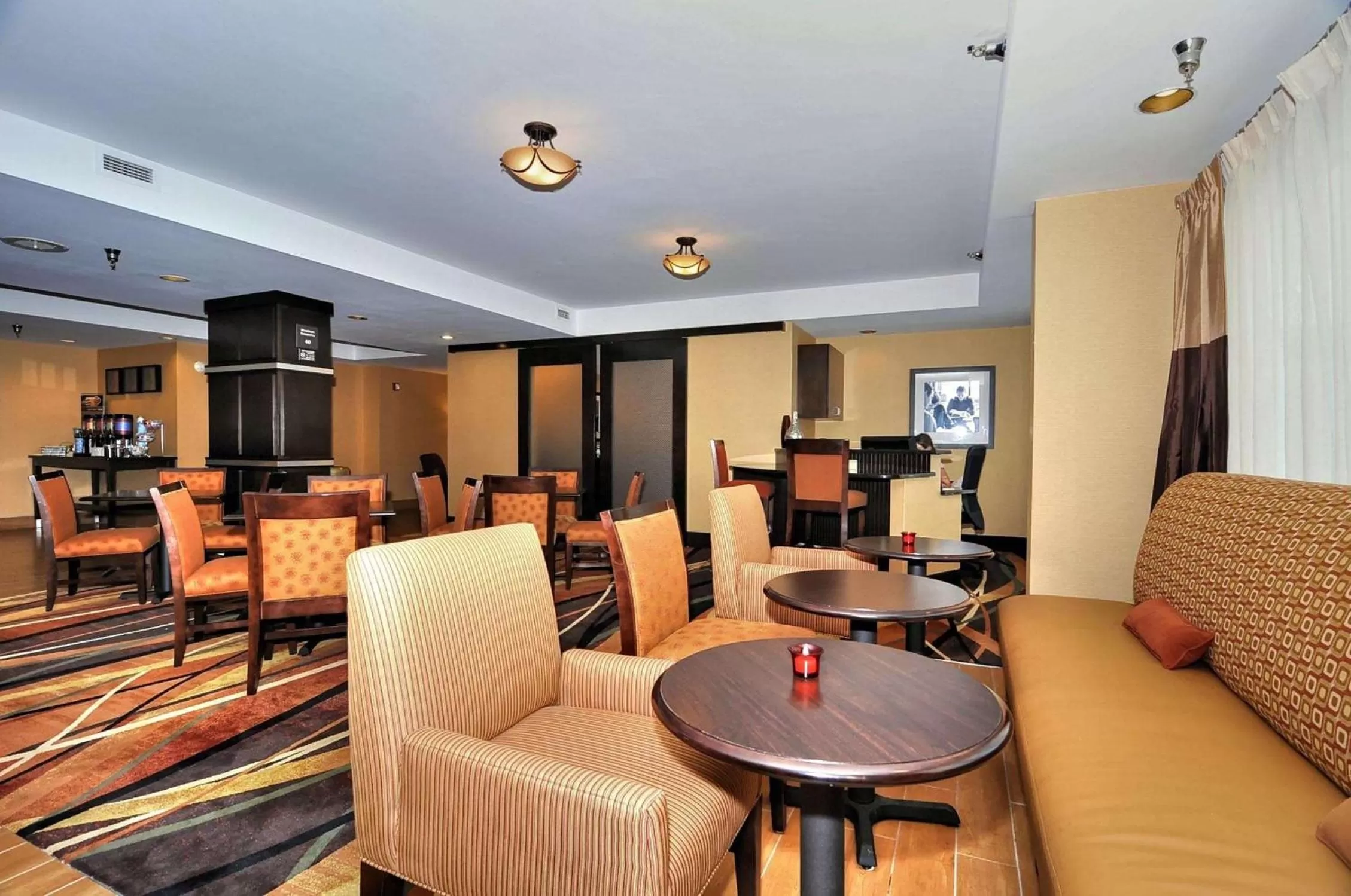 Dining area in Hampton Inn Eden