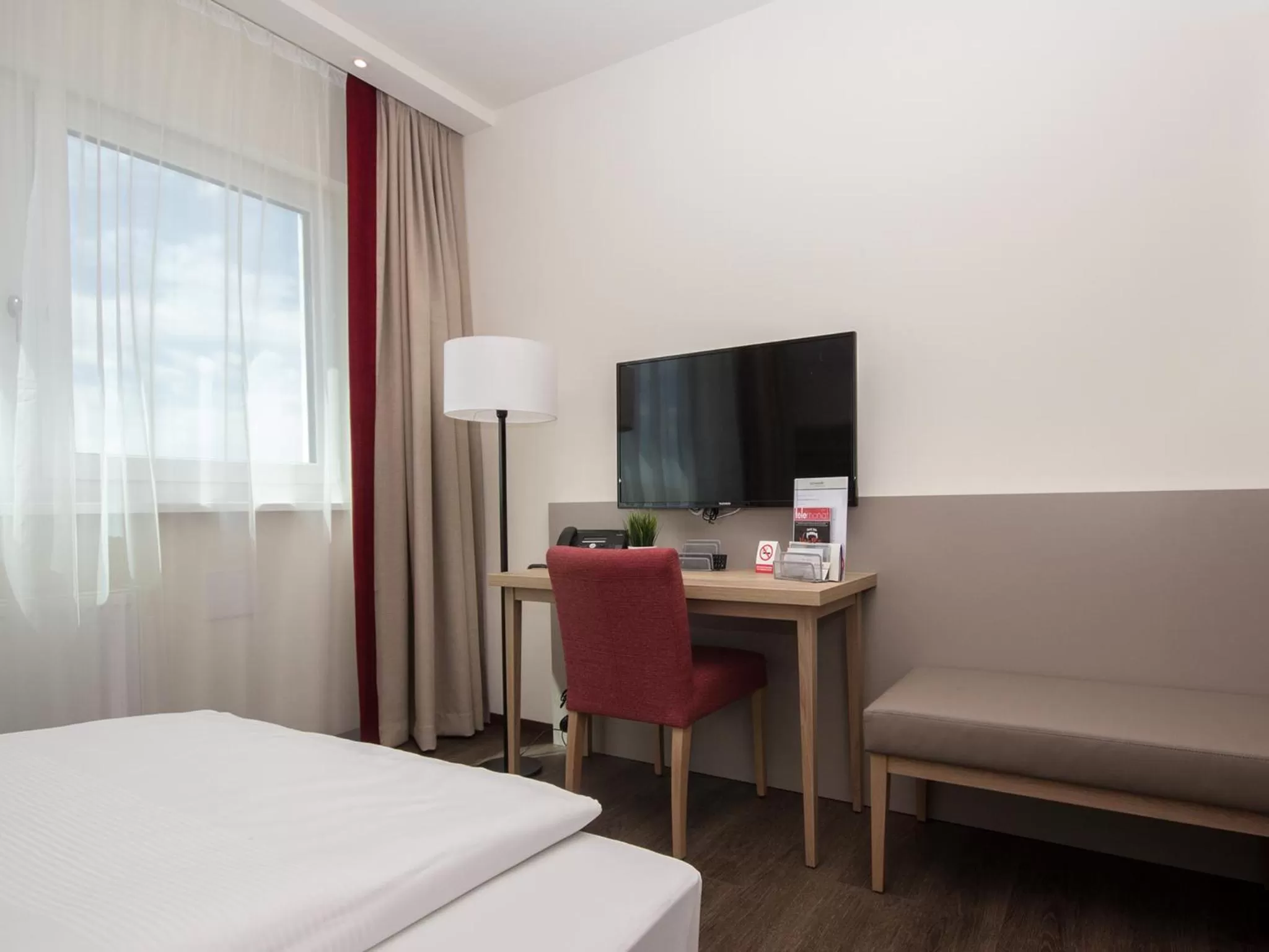 Photo of the whole room, Bed in Seligweiler Hotel & Restaurant