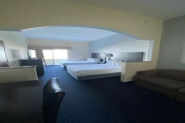 Photo of the whole room, Bed in Lakeside Resort & Conference Center