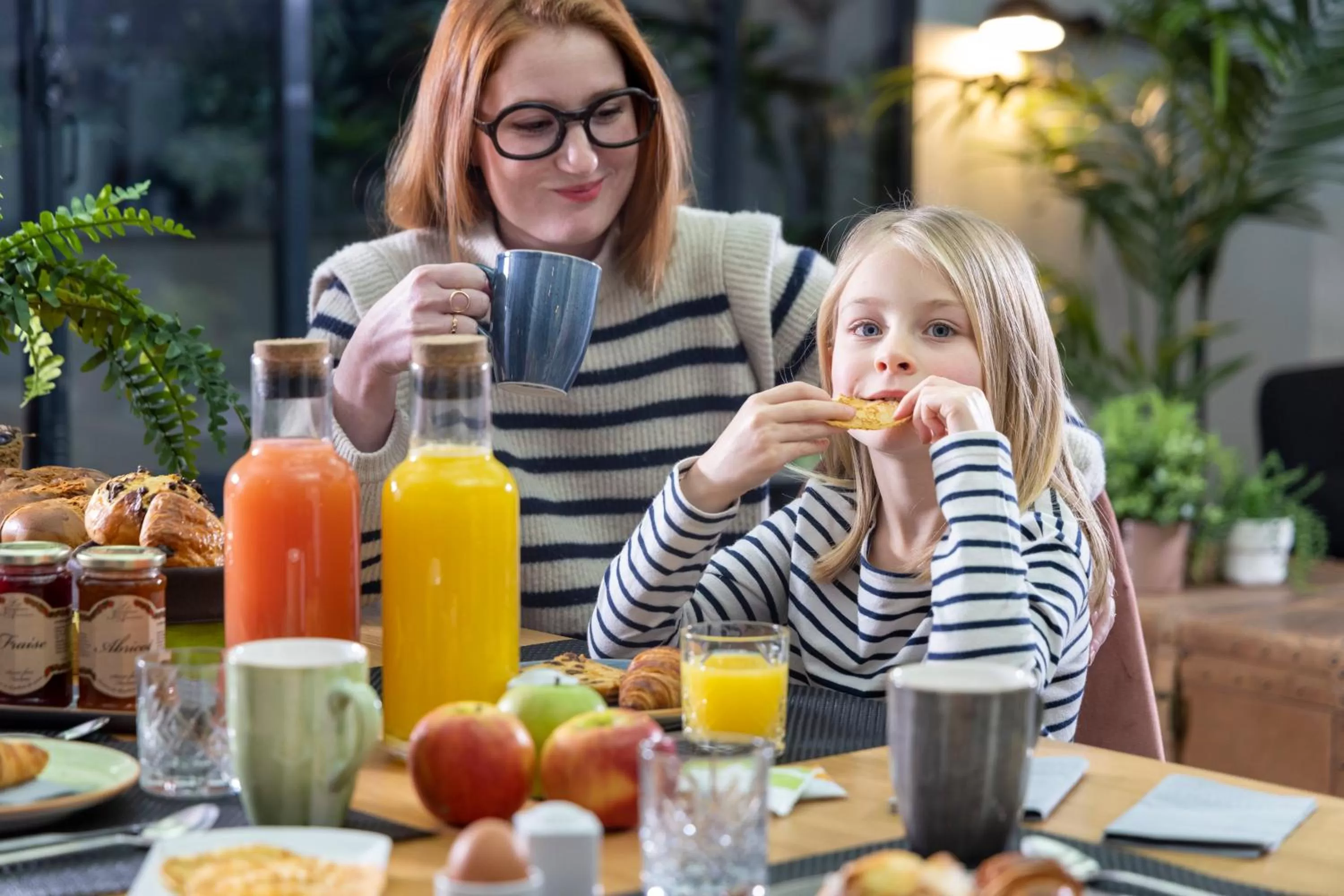 People in Hôtel Hélios Opéra