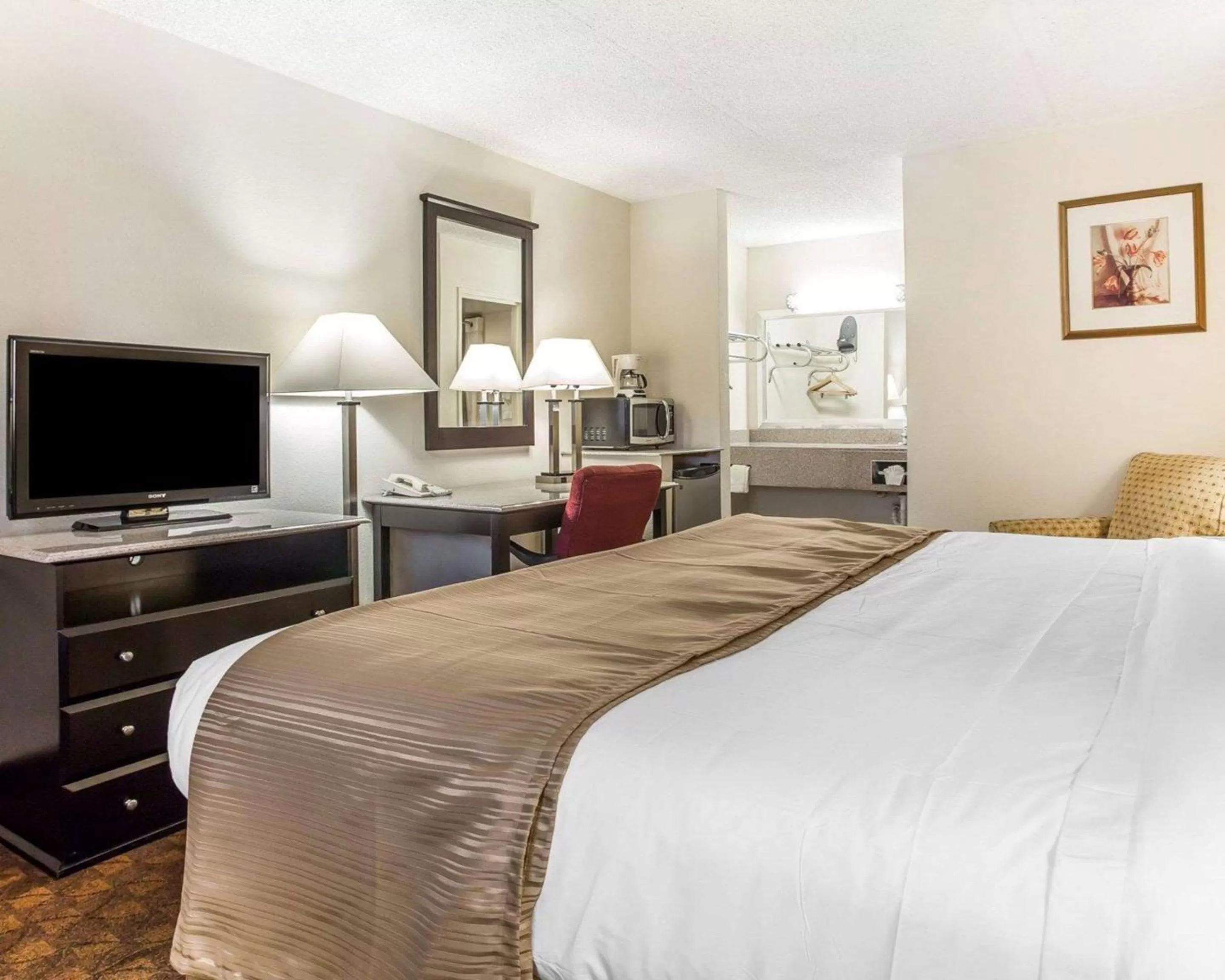 King Room - Non-Smoking in Quality Inn & Suites Coliseum