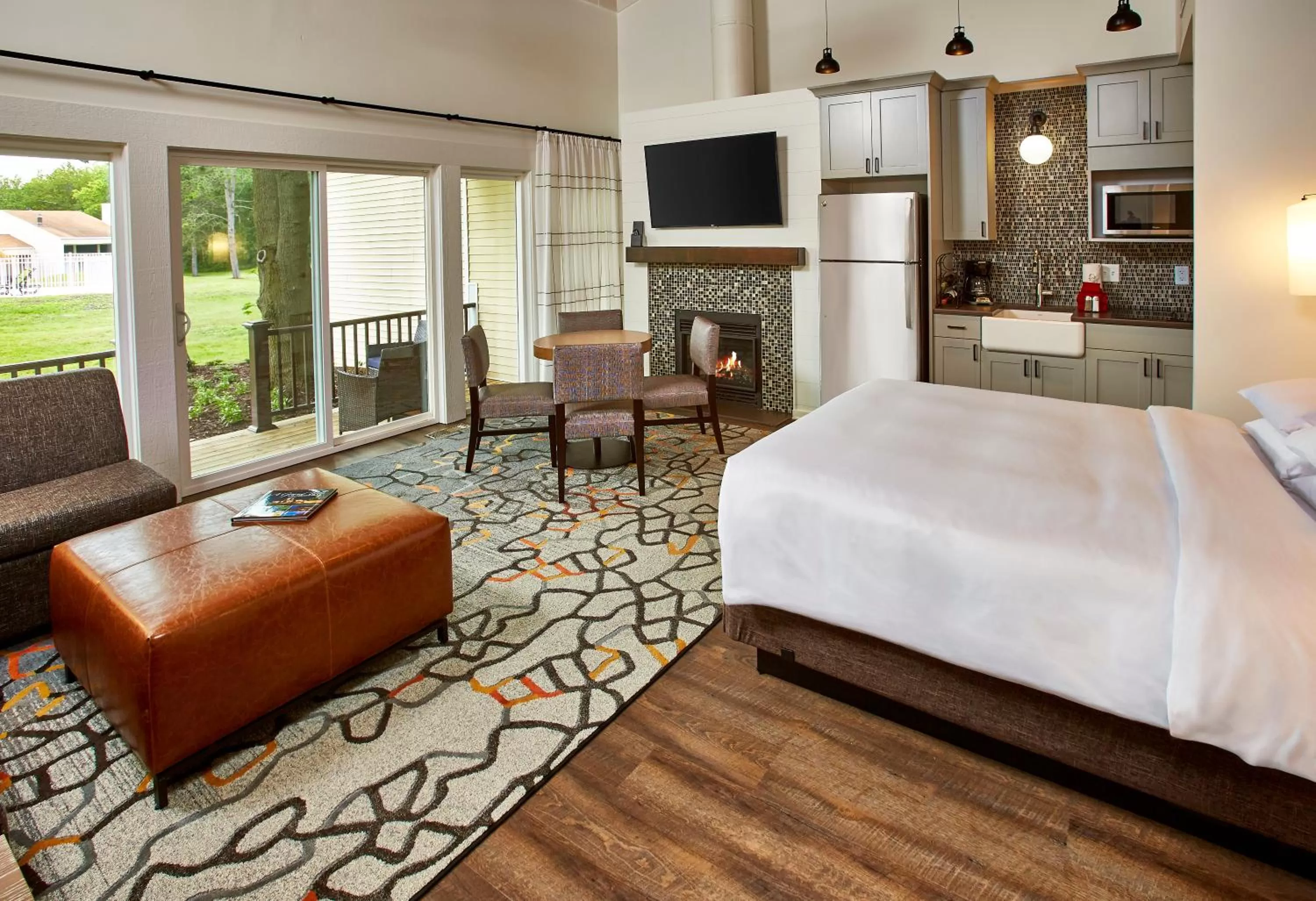 Guests, Bed in Grand Geneva Resort and Spa