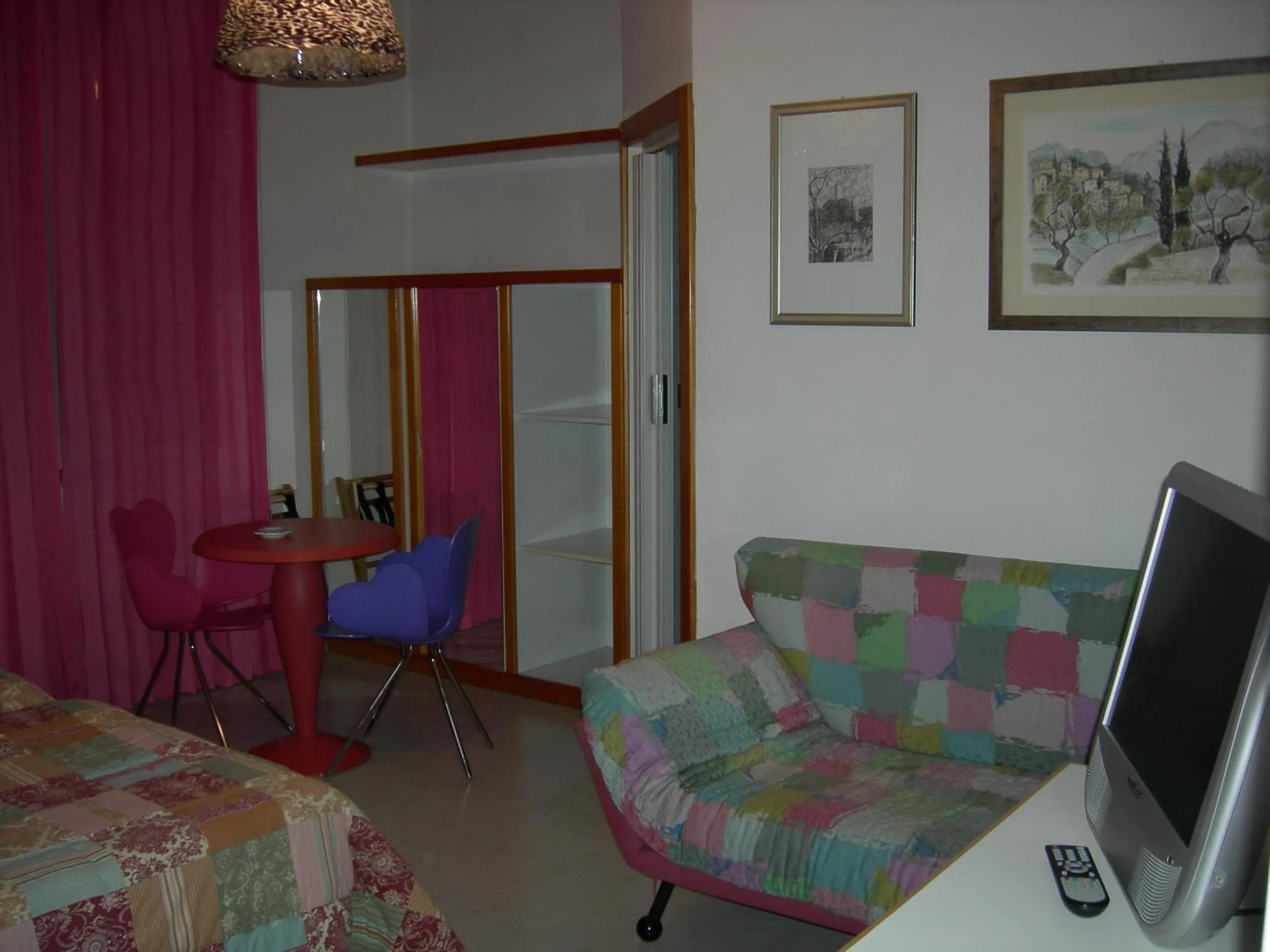 TV and multimedia in Hotel Il Falchetto