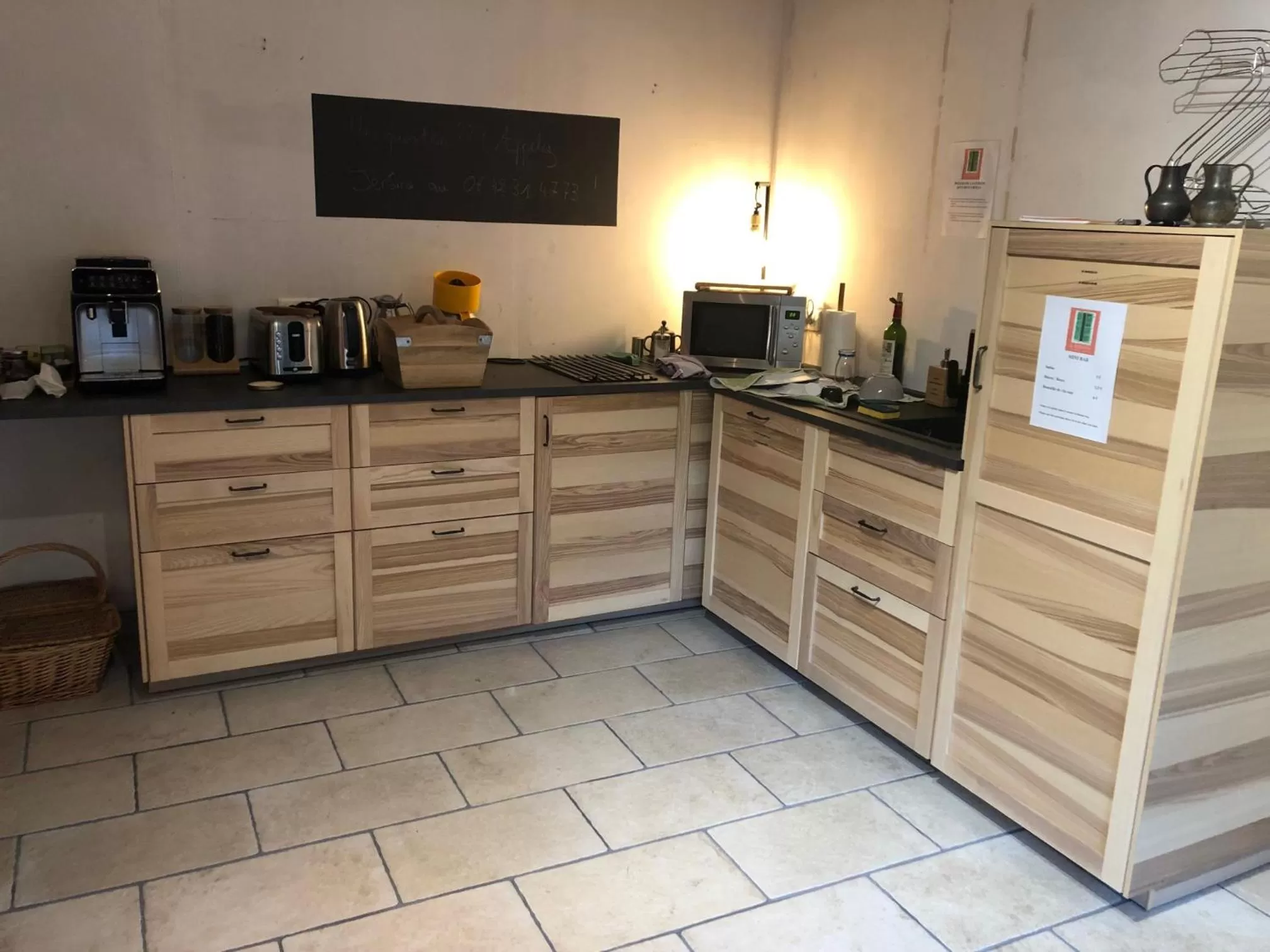 Communal kitchen, Kitchen/Kitchenette in Le Pavillon Vert - B&B