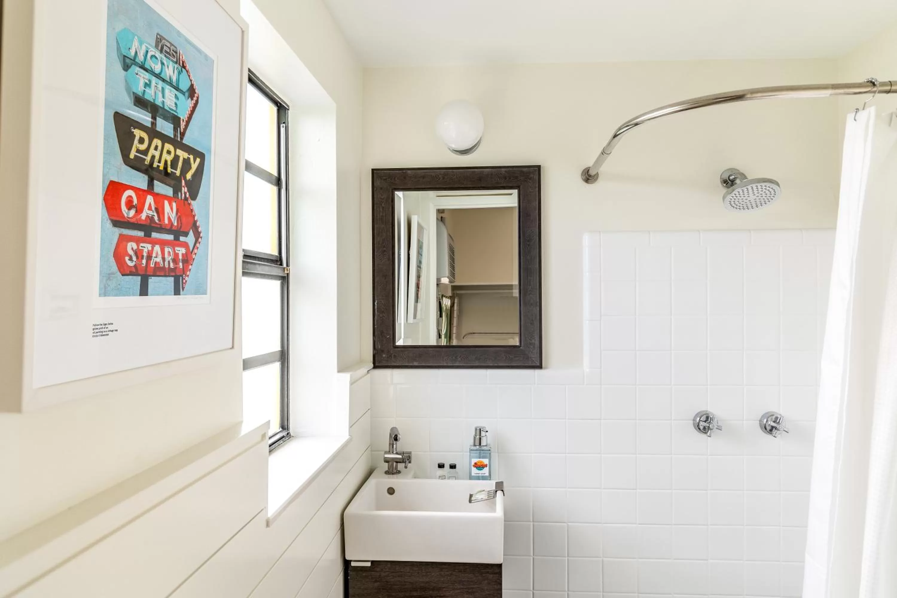Bathroom in Sunset Inn and Cottages
