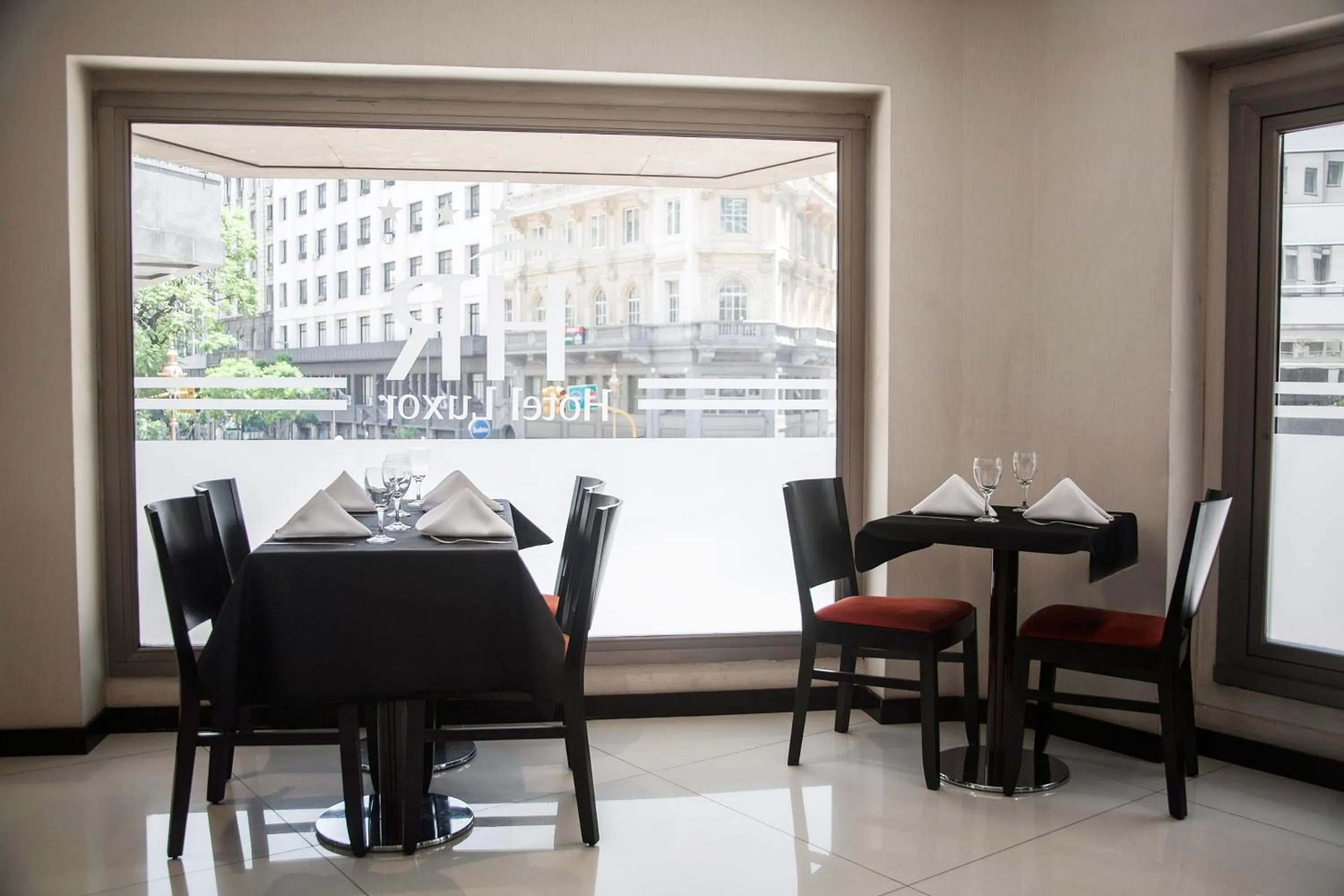 Restaurant/places to eat in HR Luxor Hotel Buenos Aires