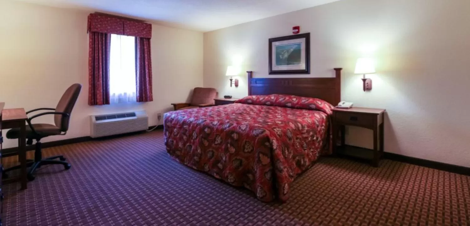 Photo of the whole room, Bed in Mountain Inn & Suites Airport - Hendersonville