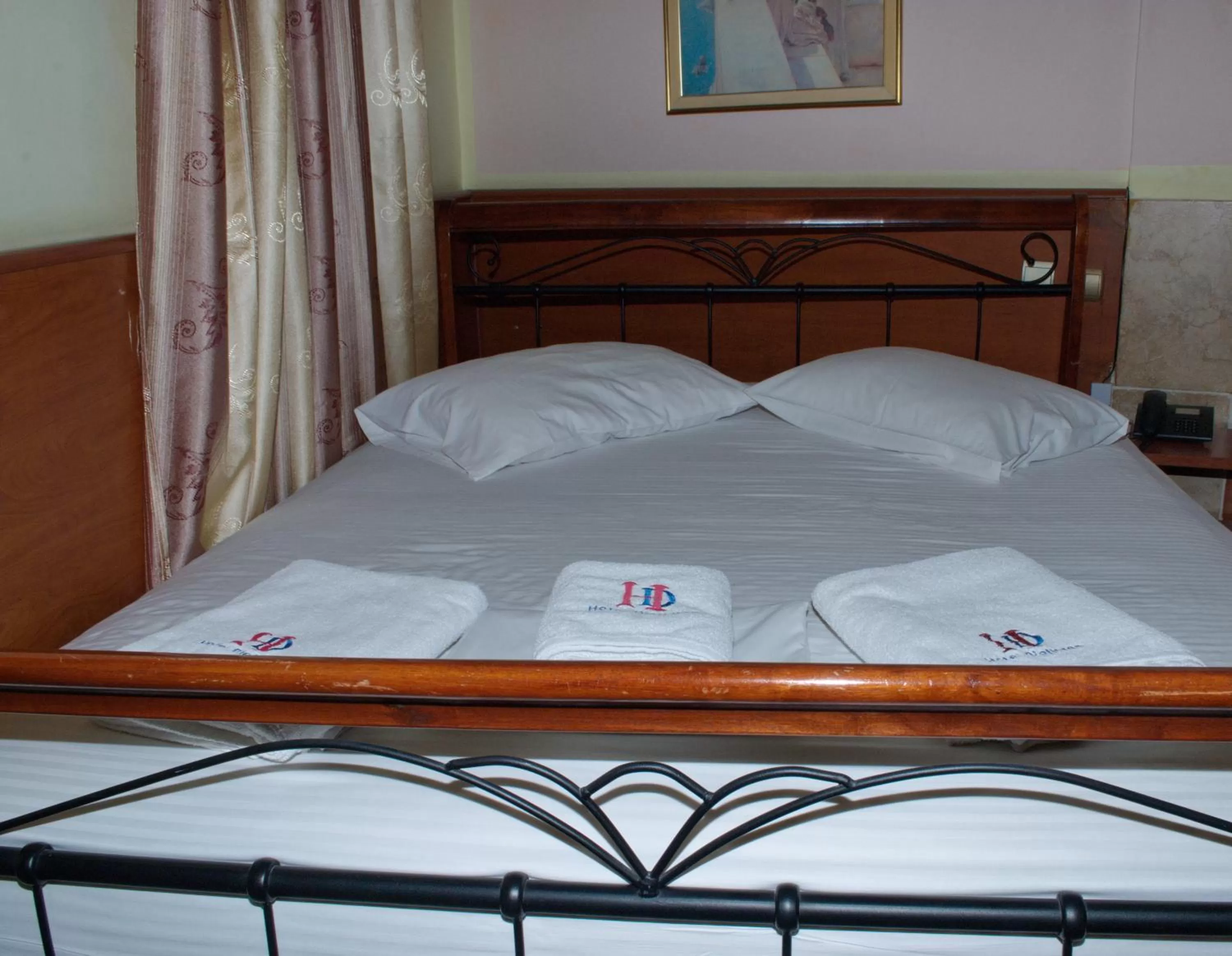 Bed in Diethnes Hotel