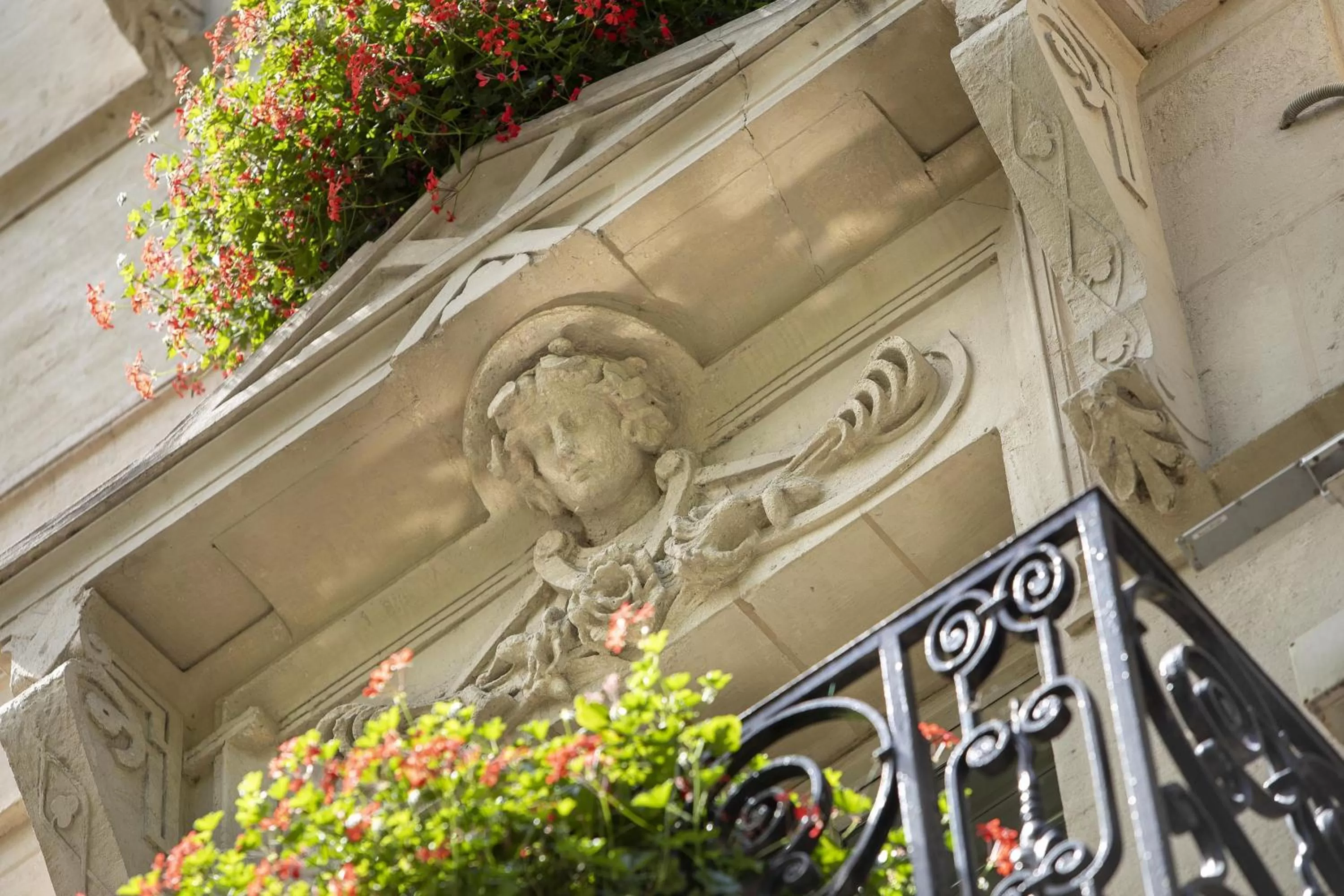 Facade/entrance in Hôtel Elysées Régencia