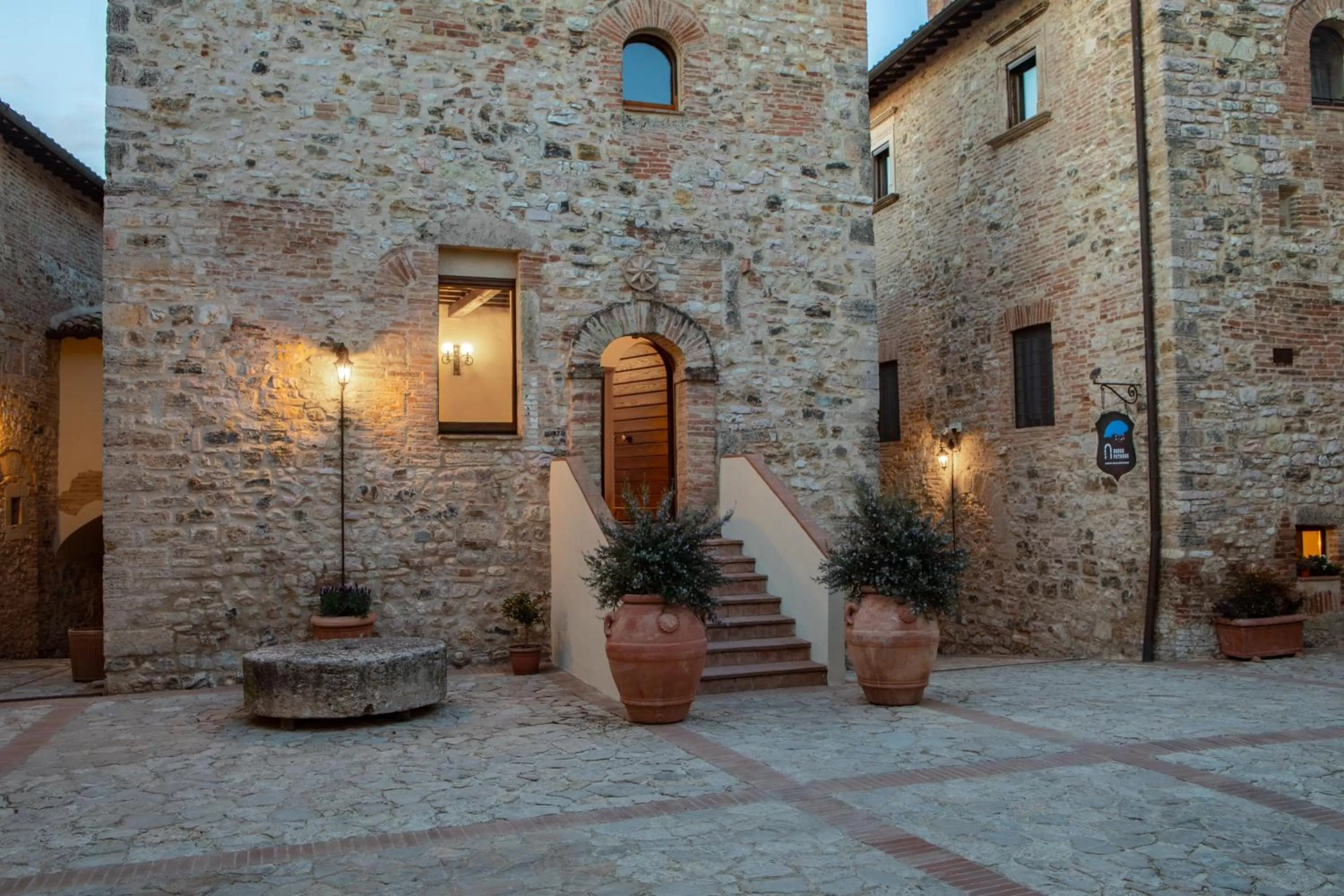 Property building in Borgo Petroro