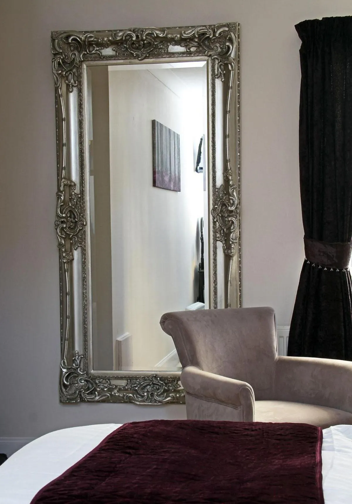 Decorative detail, Bed in The Horseshoe Inn