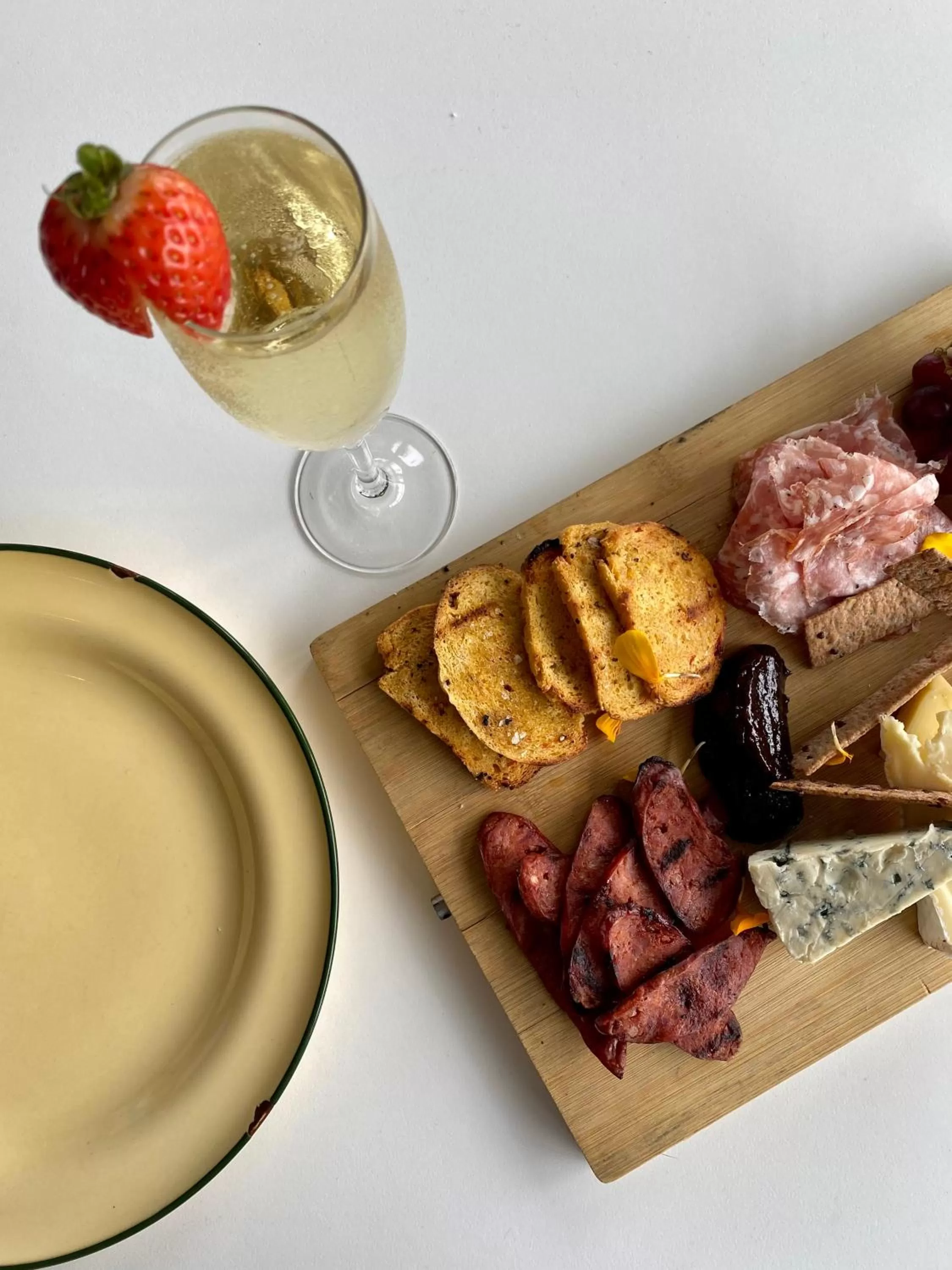 Food and drinks in The Astor Hotel Motel