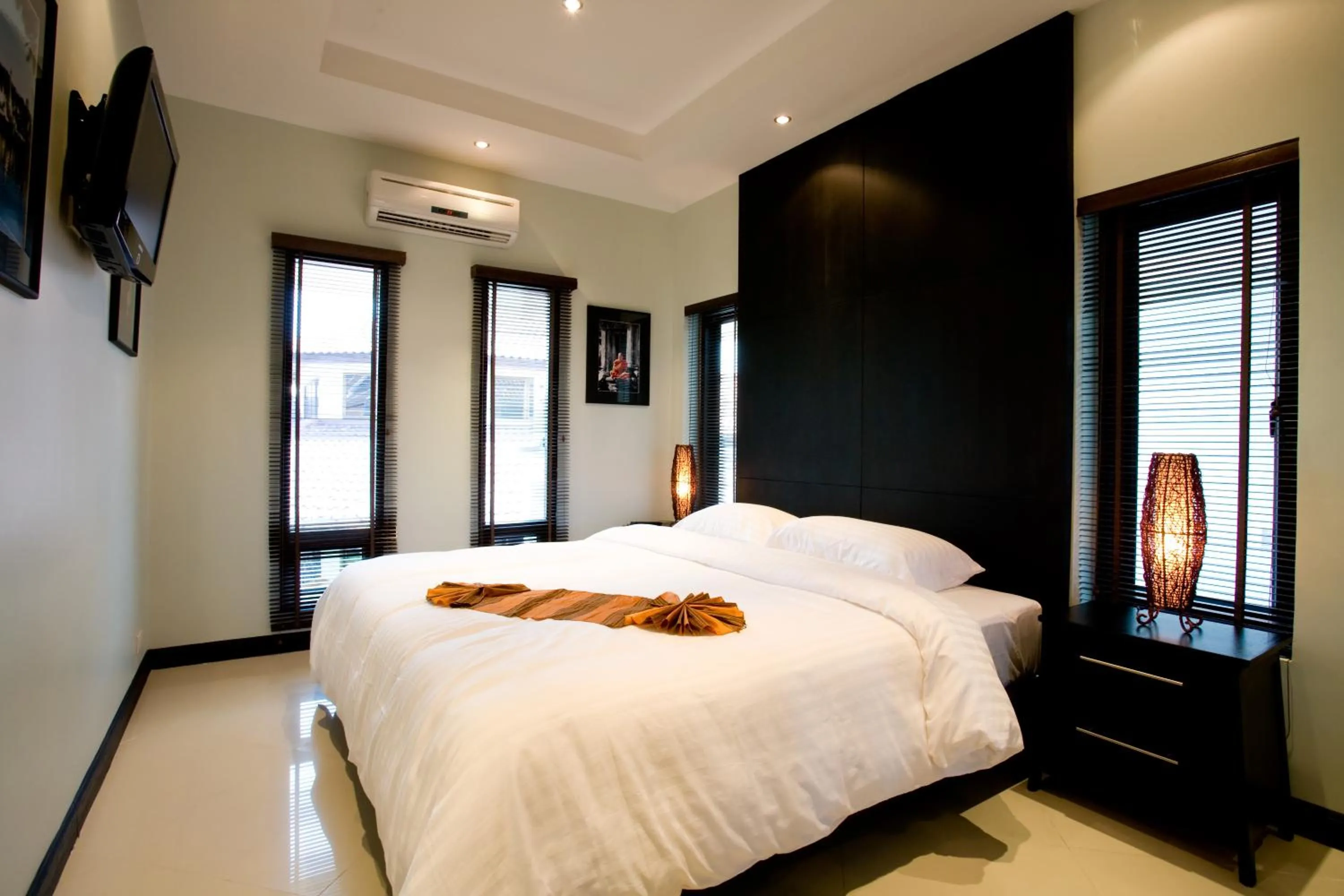 Day, Bed in Palm Grove Resort, Pattaya