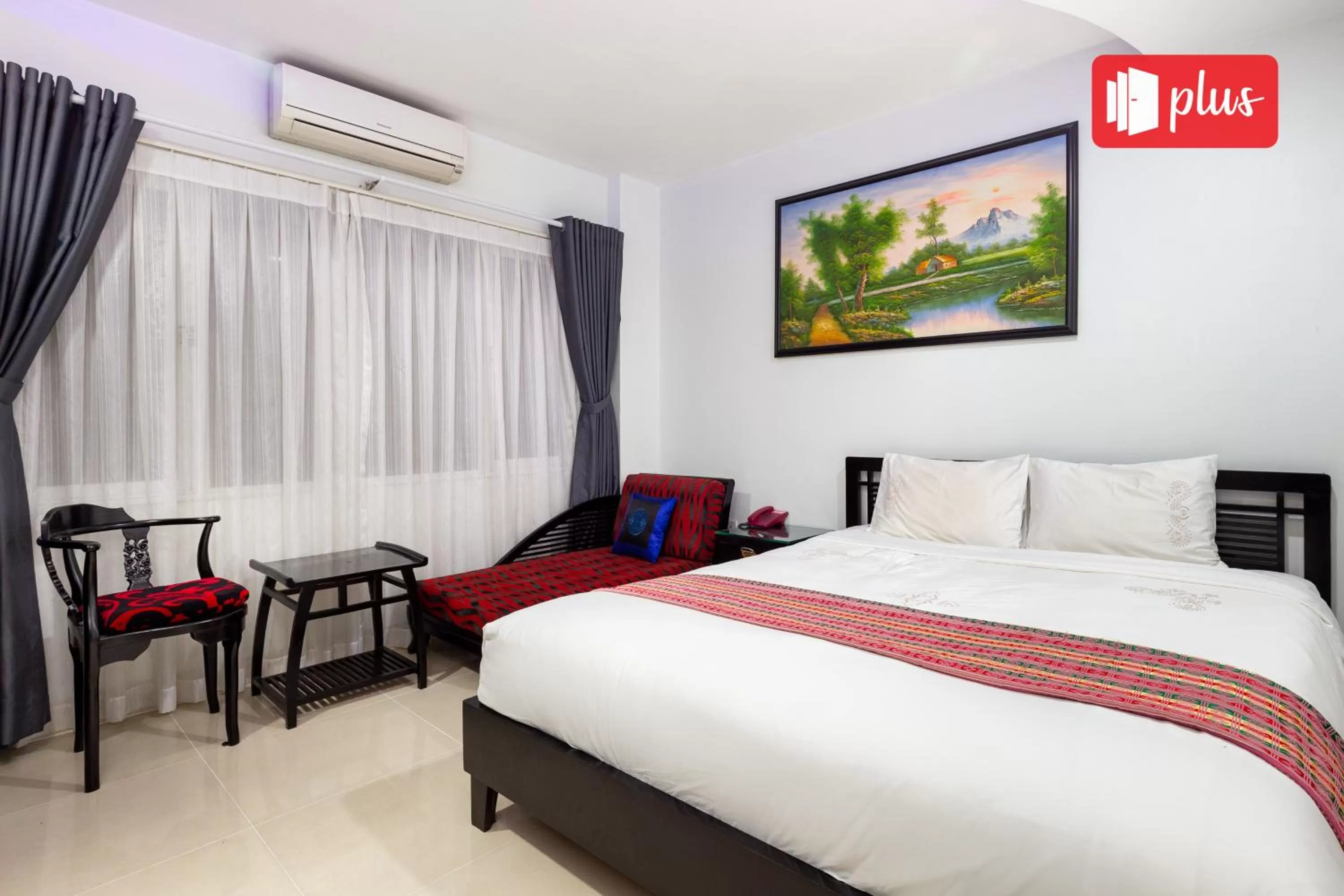 Bed in Saigon Pink Hotel