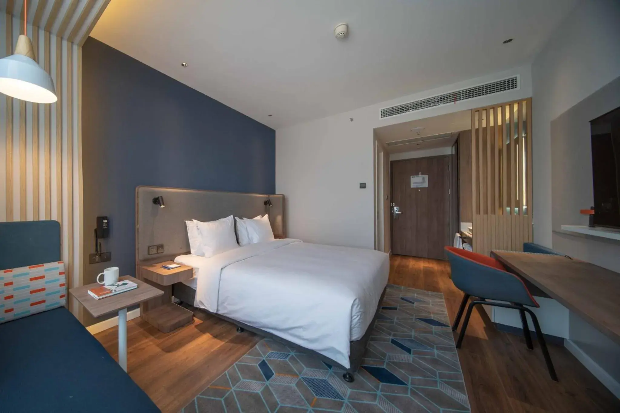 Standard Room with King Bed in Holiday Inn Express Zhengzhou Guancheng, an IHG Hotel Standard Room with King Bed in Holiday Inn Express Zhengzhou Guancheng, an IHG Hotel