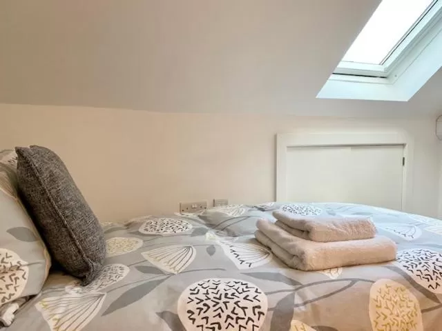 Bed in 72 Ashley Road