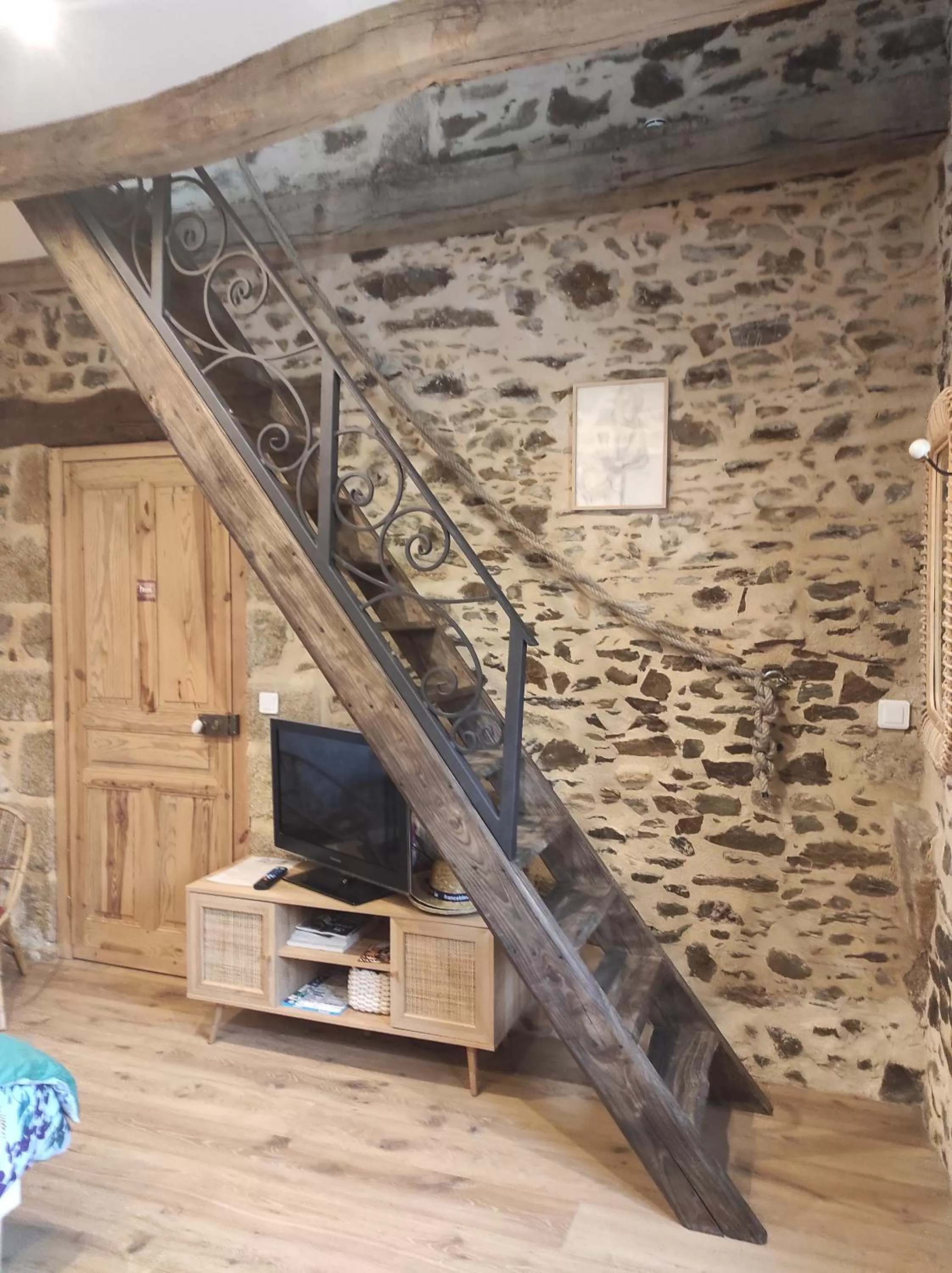 Bedroom, TV/Entertainment Center in La ville es riez