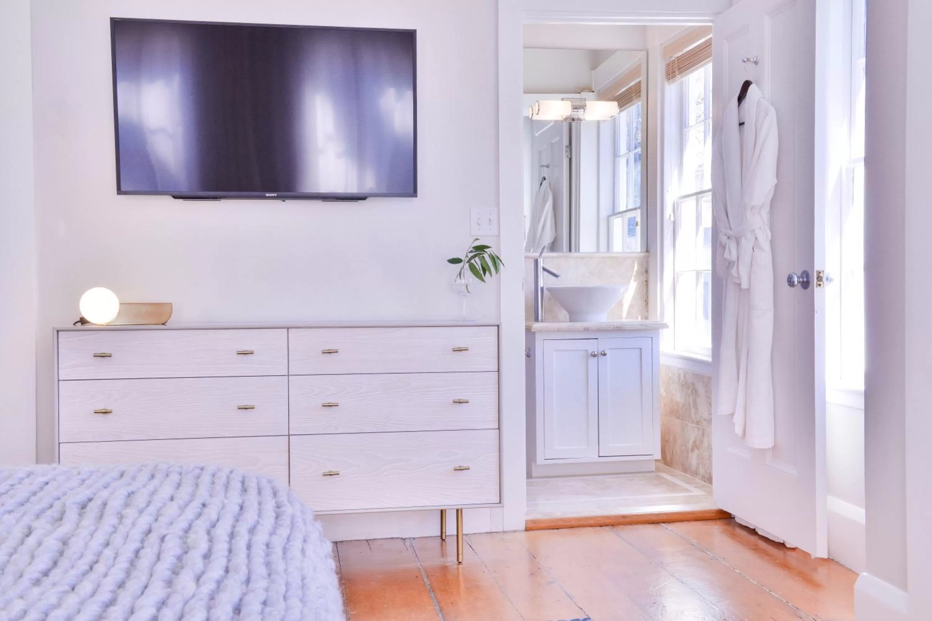 TV/Entertainment Center in Hotel Pippa